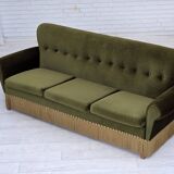 Canapé danois 3 places des années 1970, velours d'ameublement vert, pieds en bois de frêne.