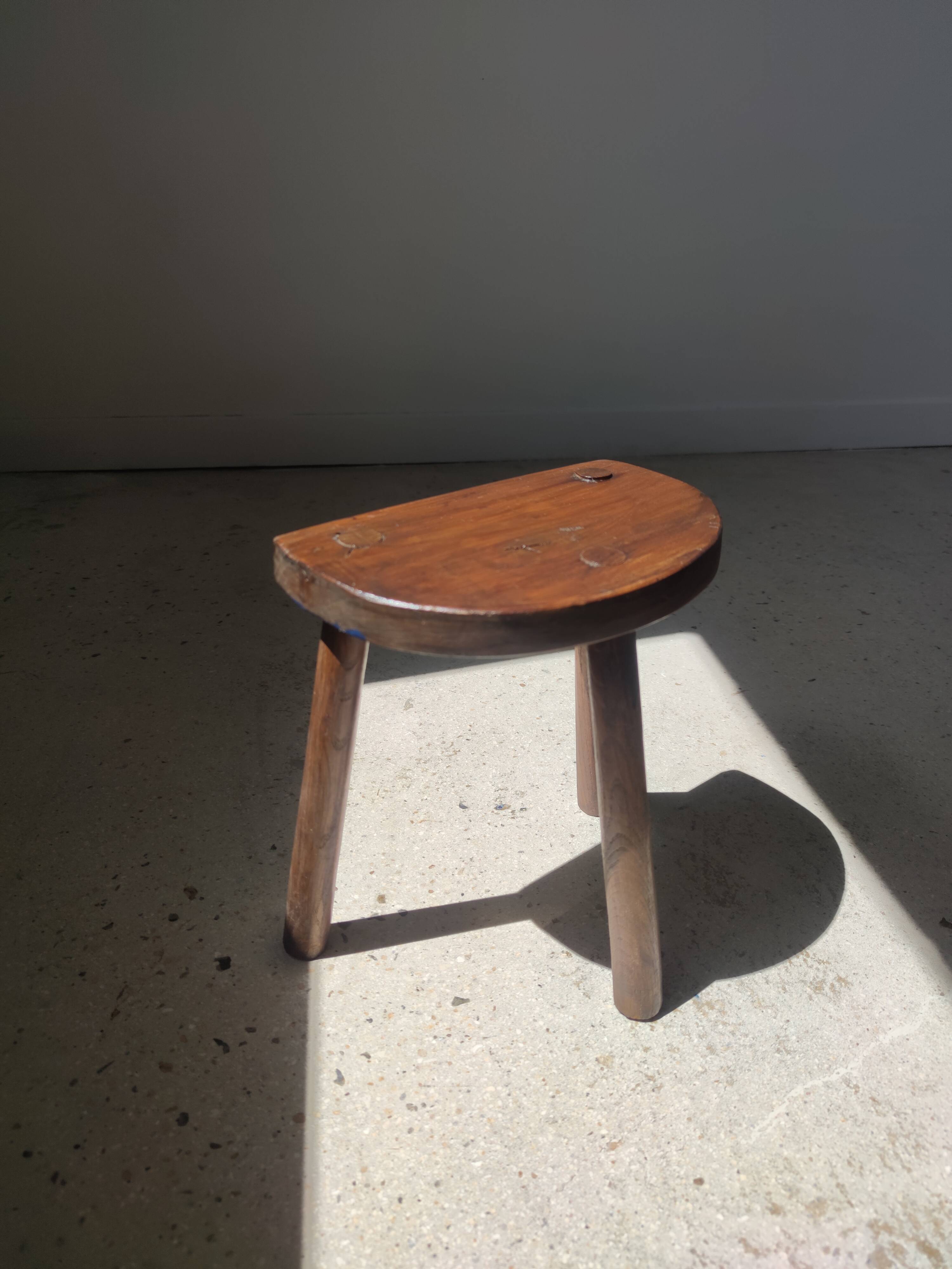Stool in solid wood tripod seat half-moon