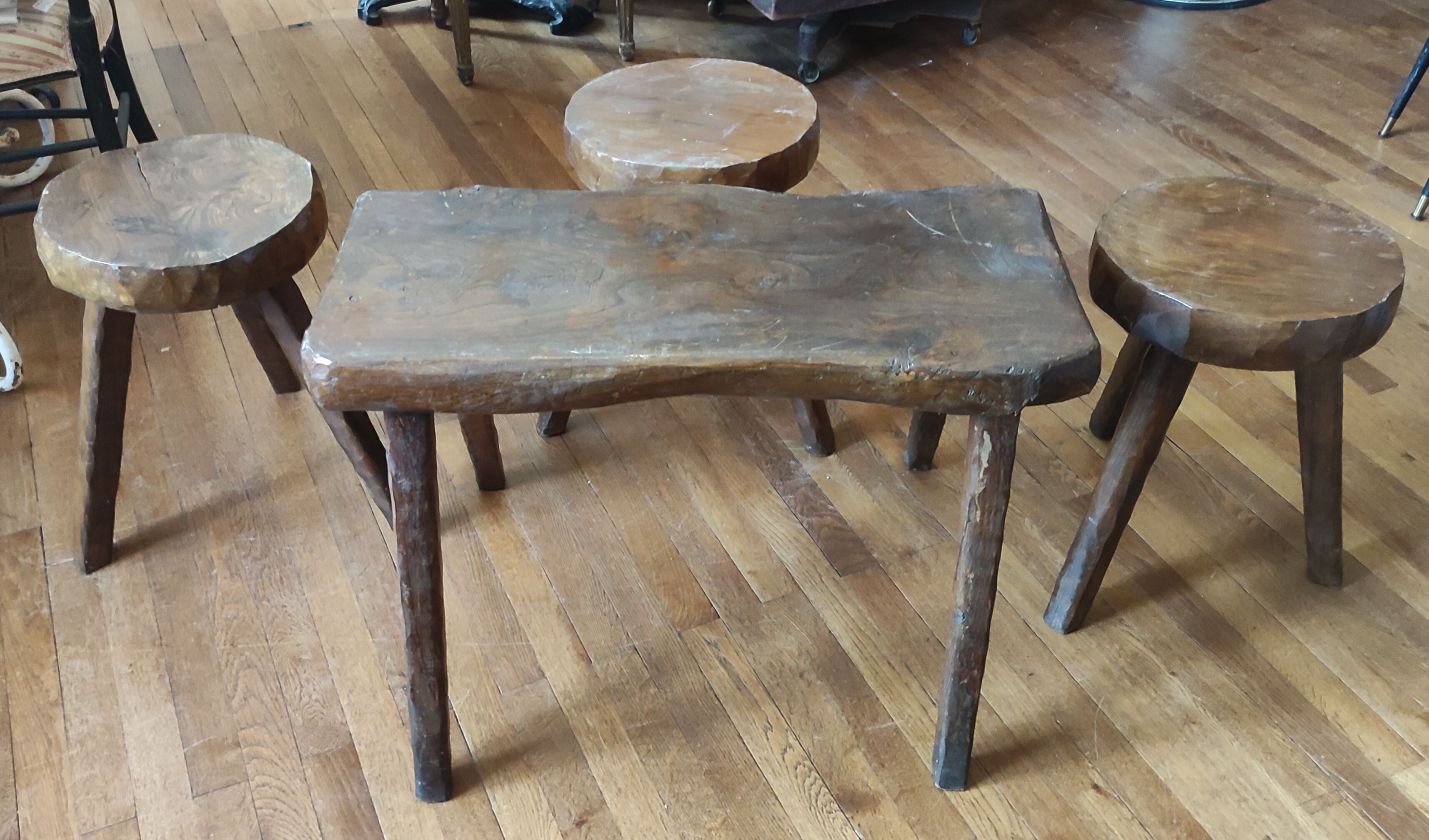 Brutalist living room / coffee table + 3 stools / design 20th