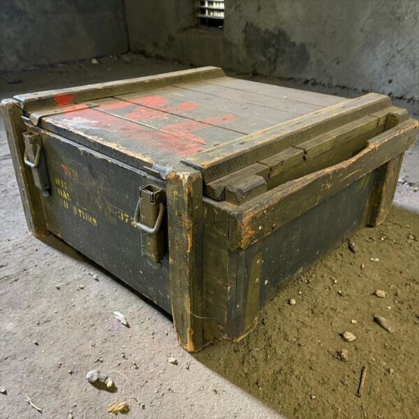 Caisse industrielle vintage en bois vert / coffre / caisse militaire