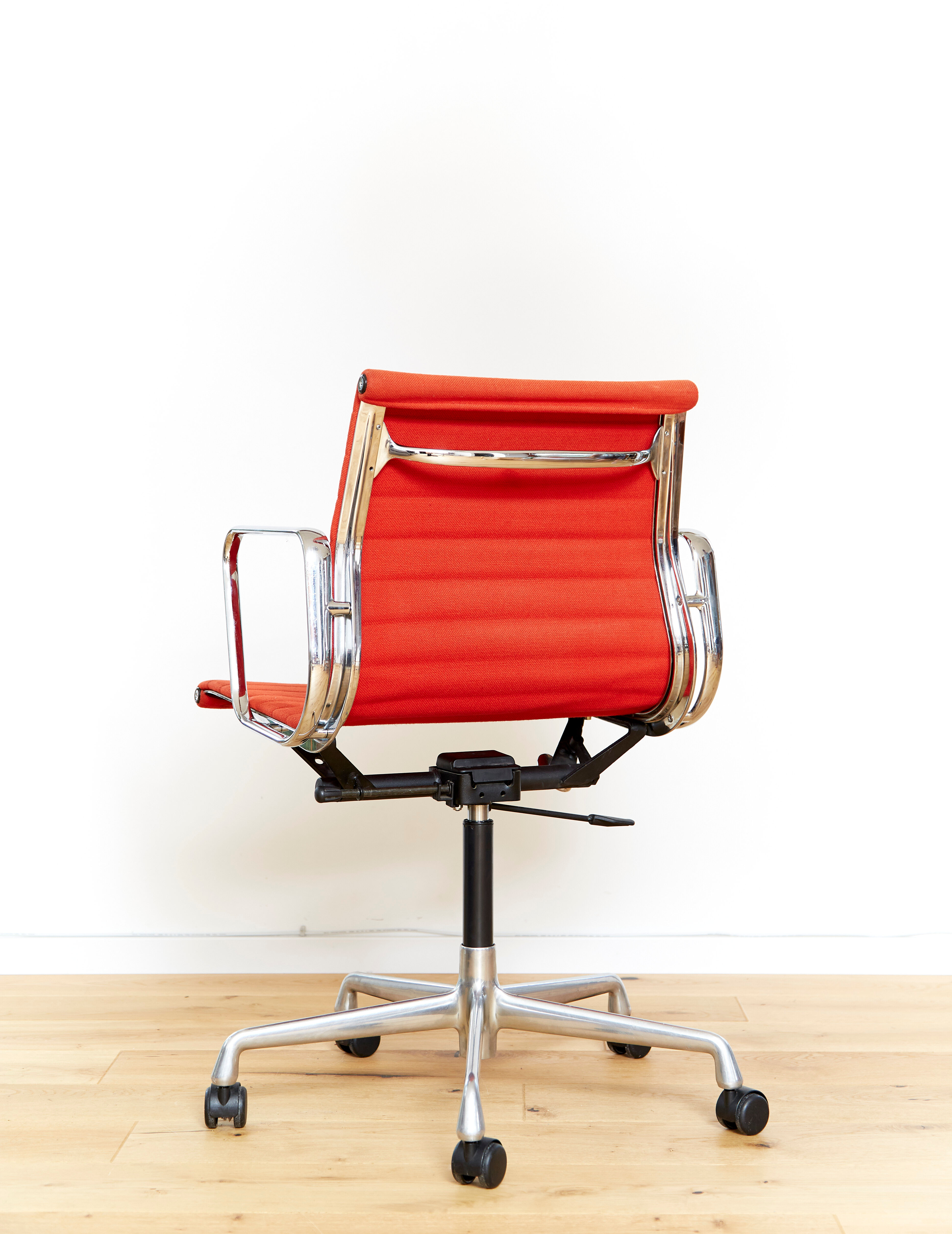 Charles & Ray Eames Bürostuhl office chair EA 117 for Vitra