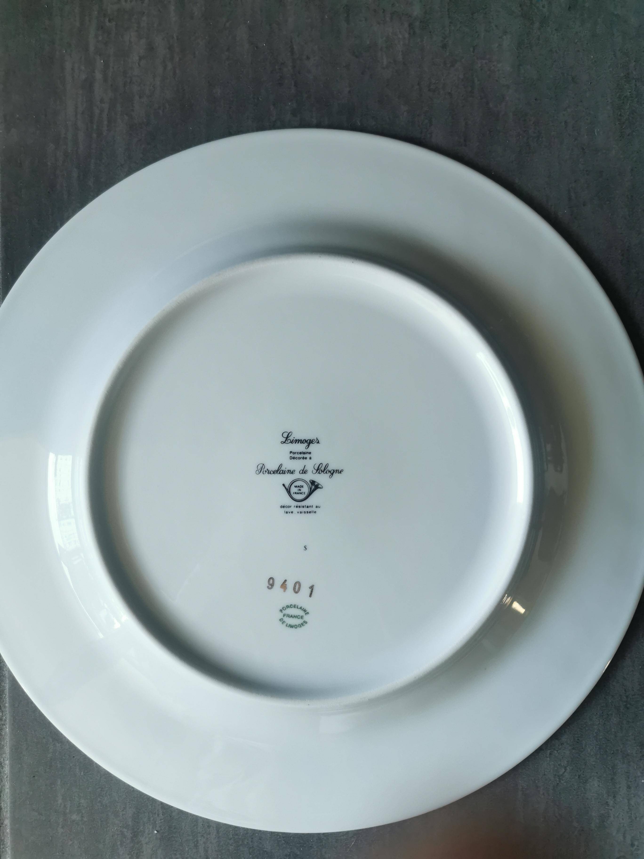 Service plate with blue marbled decoration – 27 cm