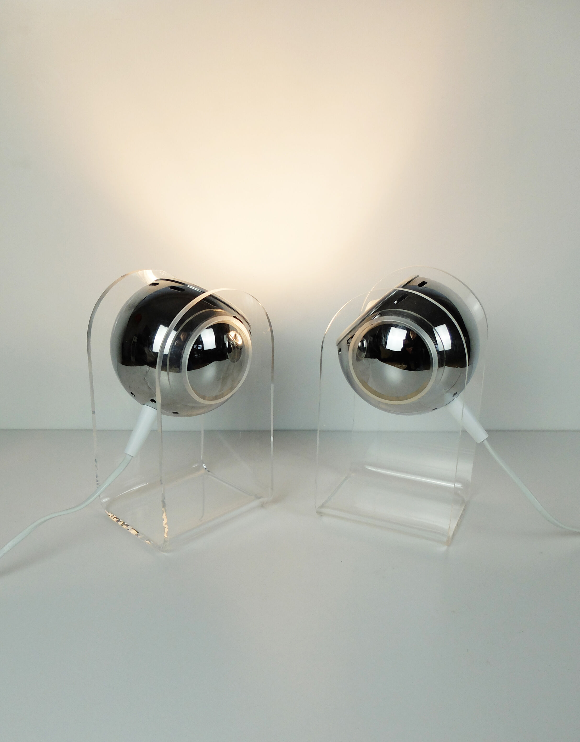 Pair of table lamps Space Age plexiglass sphere, 1960/70