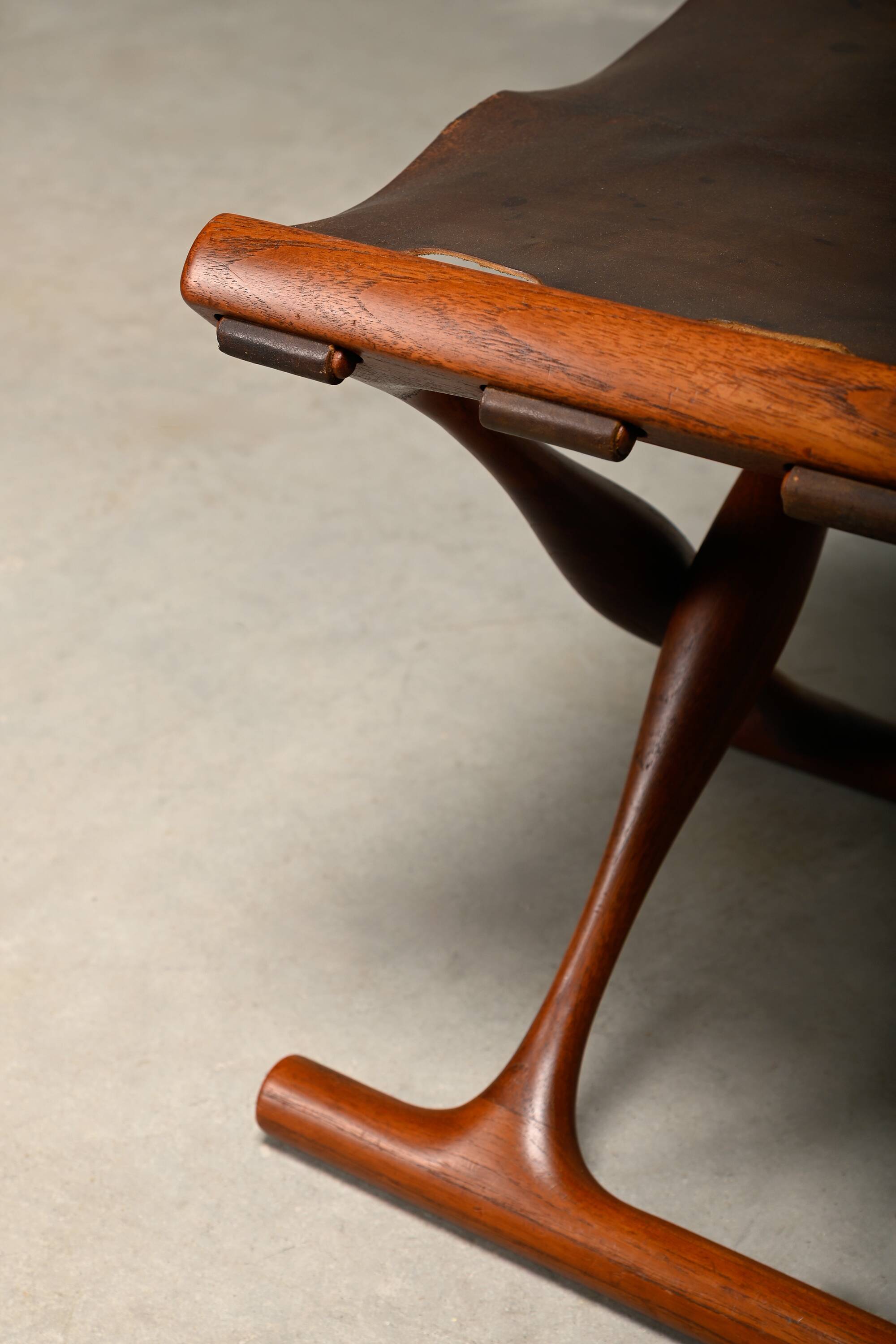 Poul Hundevad PH43 Guldhøj Stool in Teak and Brown Leather, Denmark, 1960s