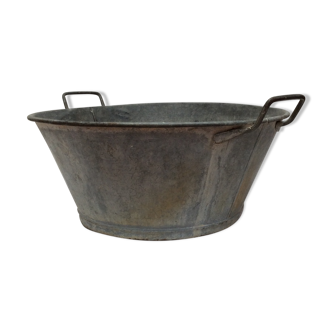Galvanized vintage zinc basin