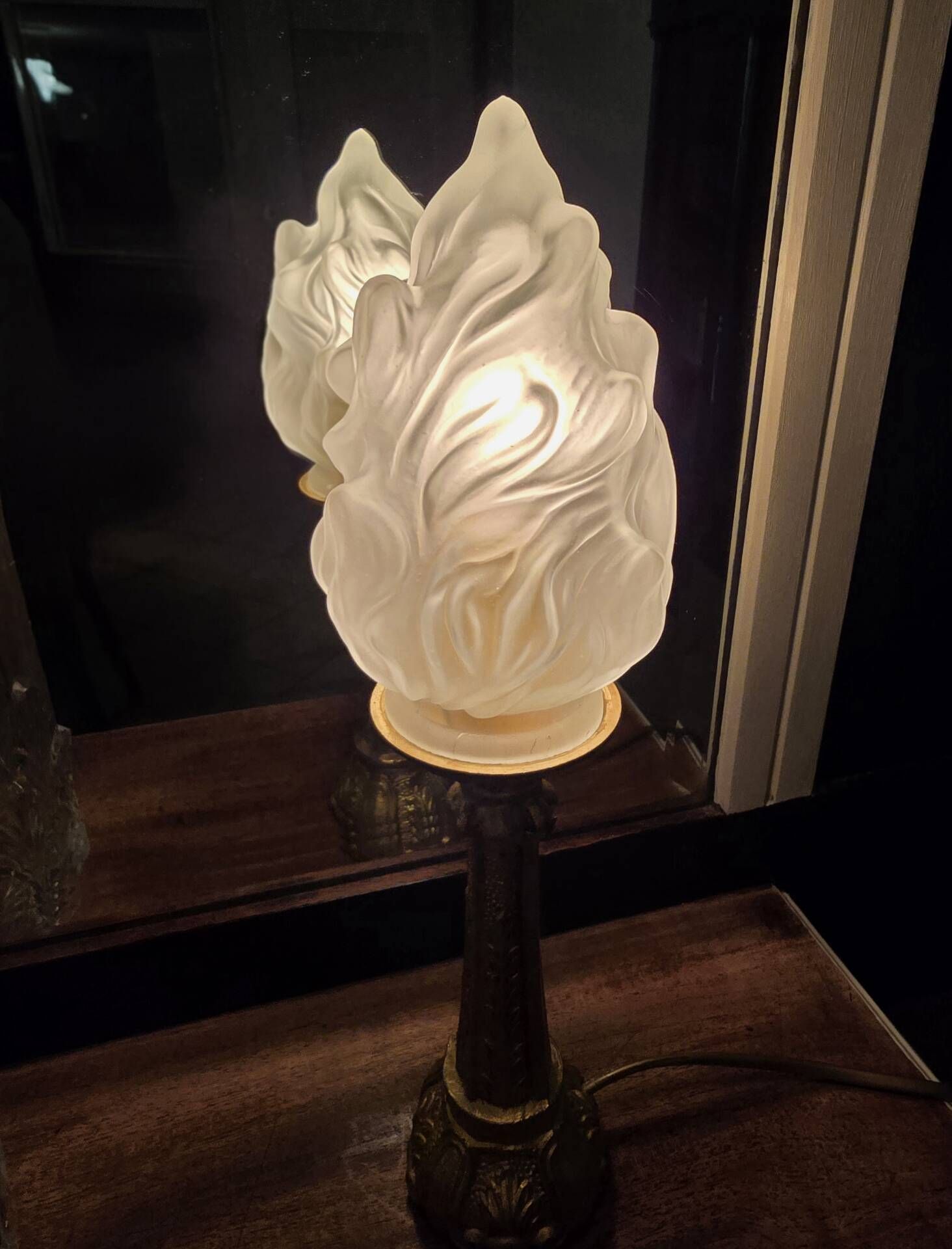 Table lamp with brass base and vintage flame globe