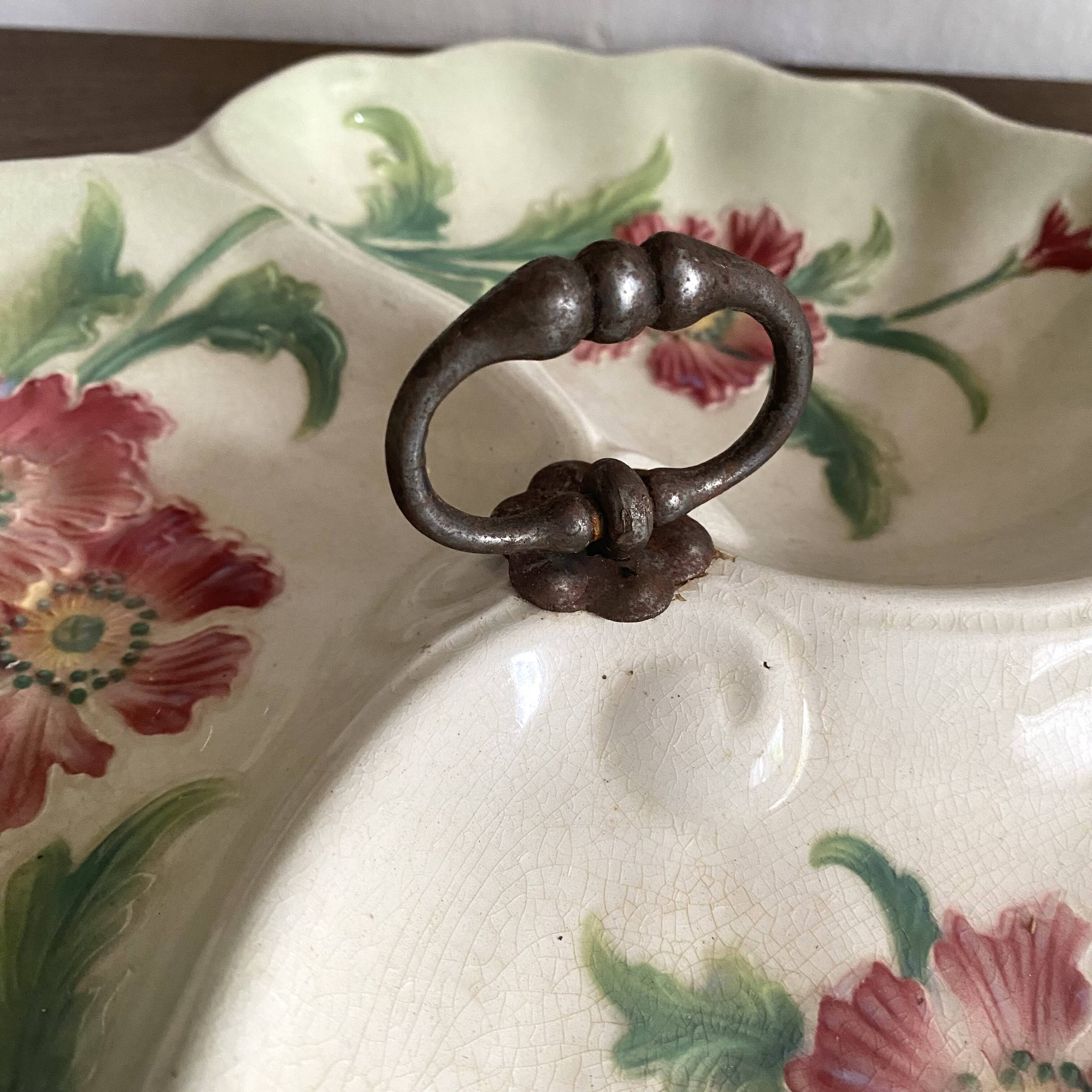 Art Nouveau slip dish with poppy decoration