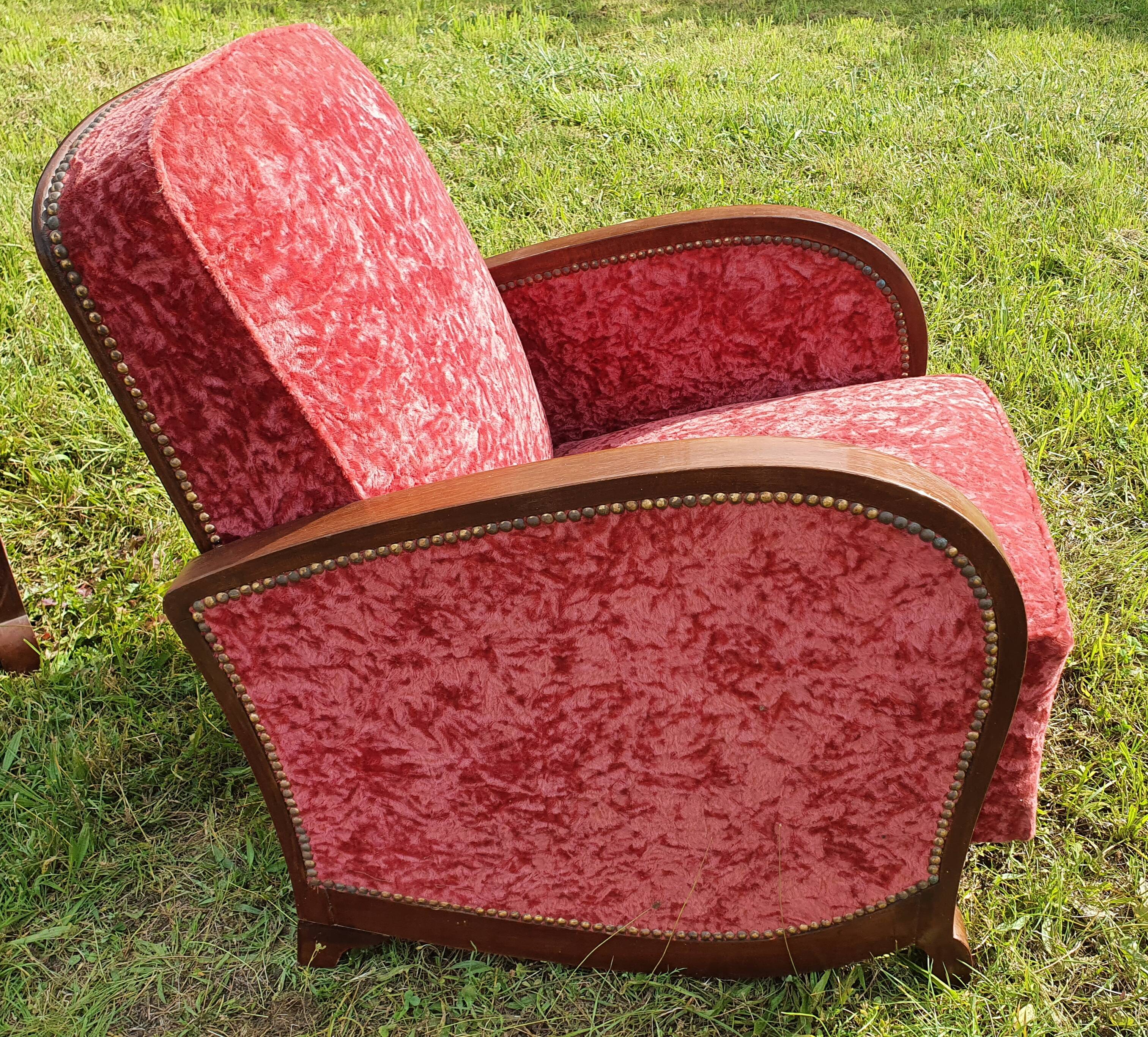 2 Art Deco armchairs in red velvet and wood