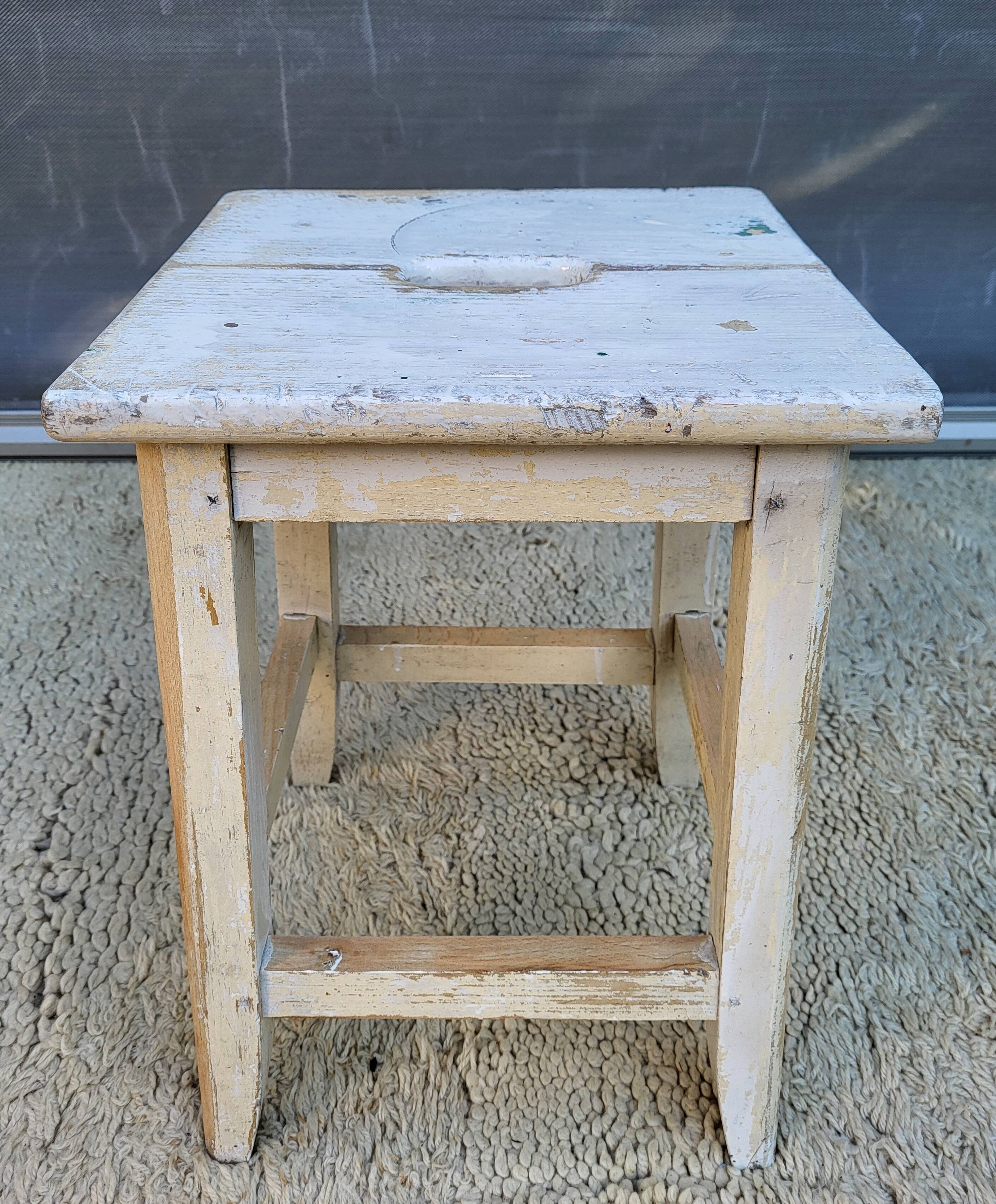 Vintage stool with grip