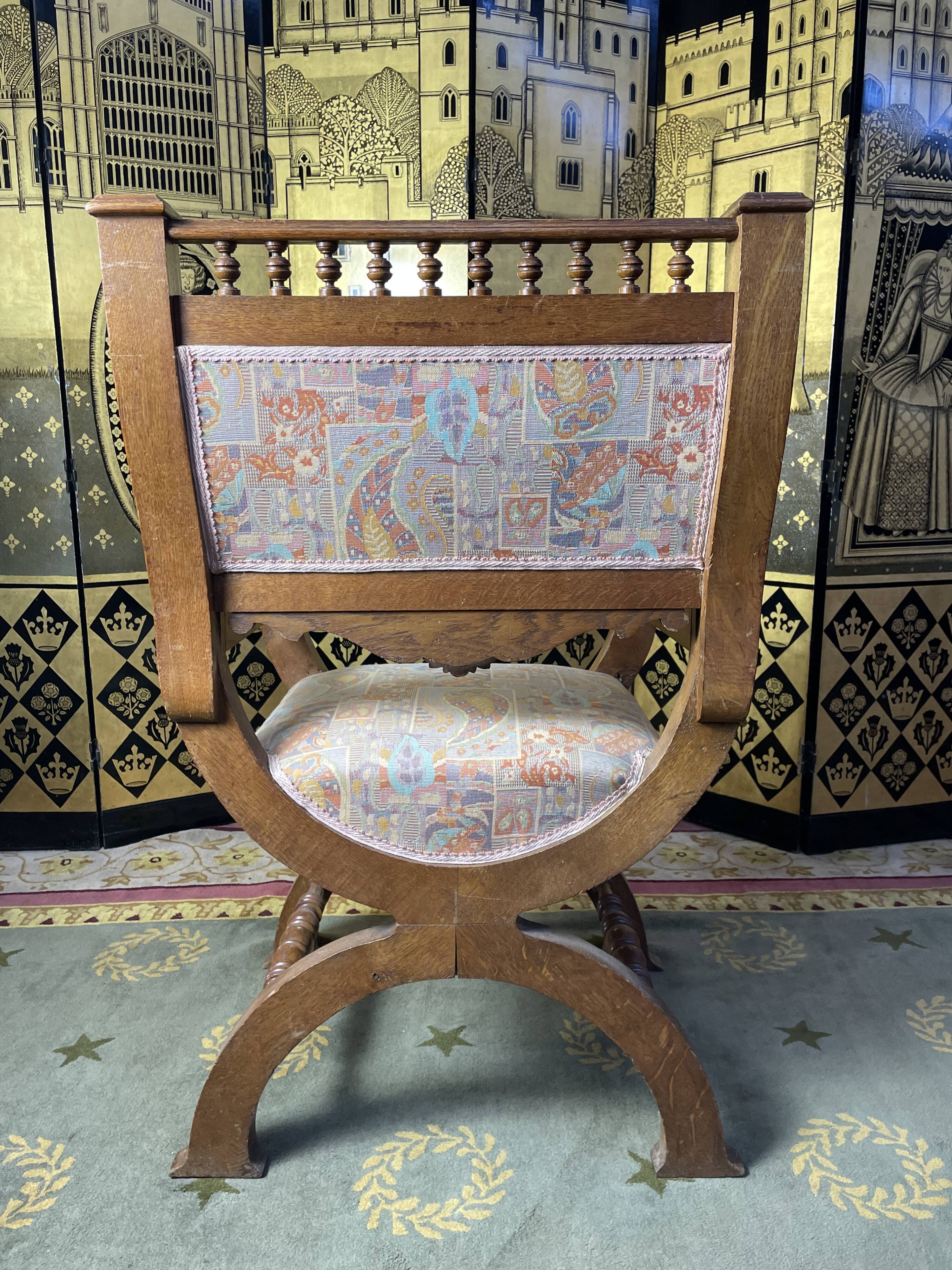Fauteuil Dagobert « Curule » chêne