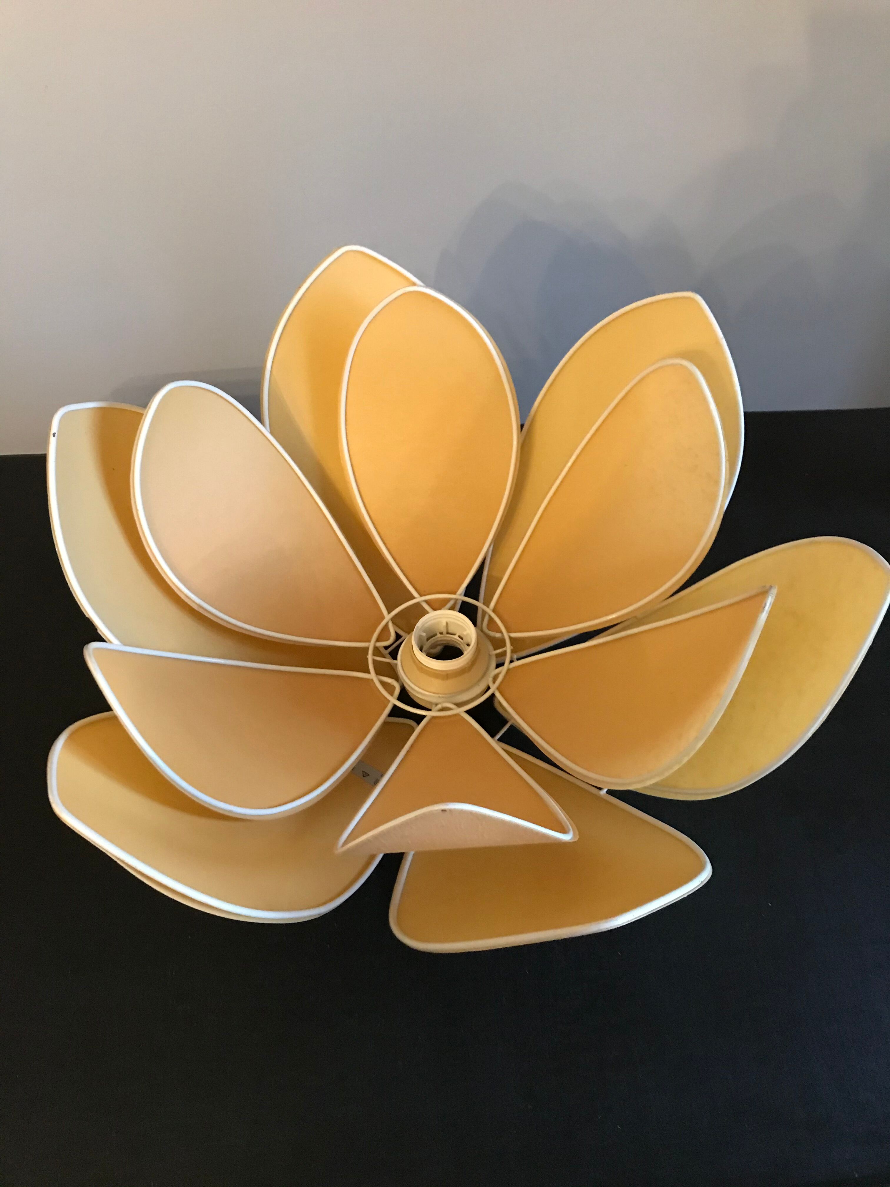 Hanging beige and yellow petals