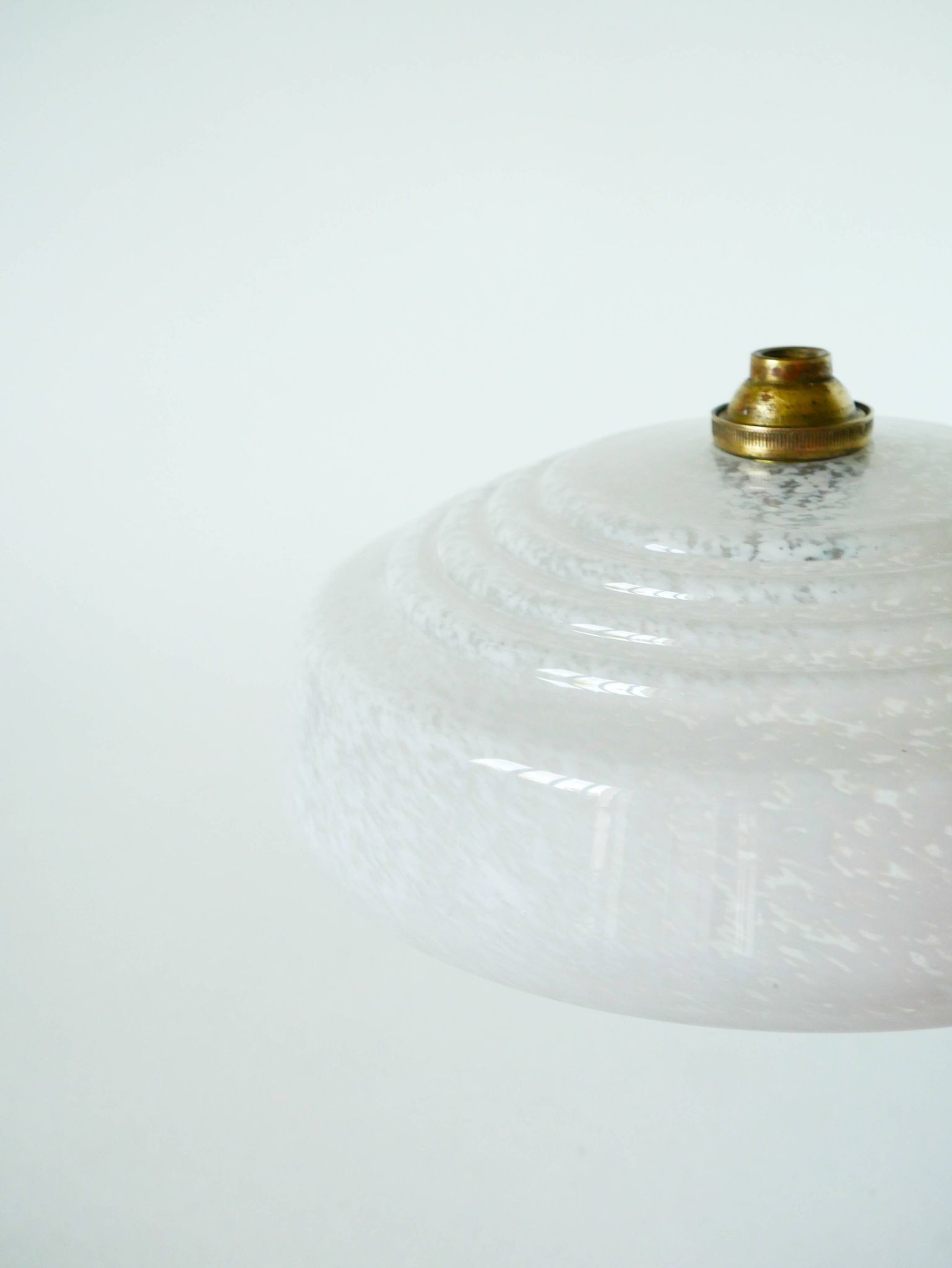 Suspension en verre de Clichy blanc, 1930