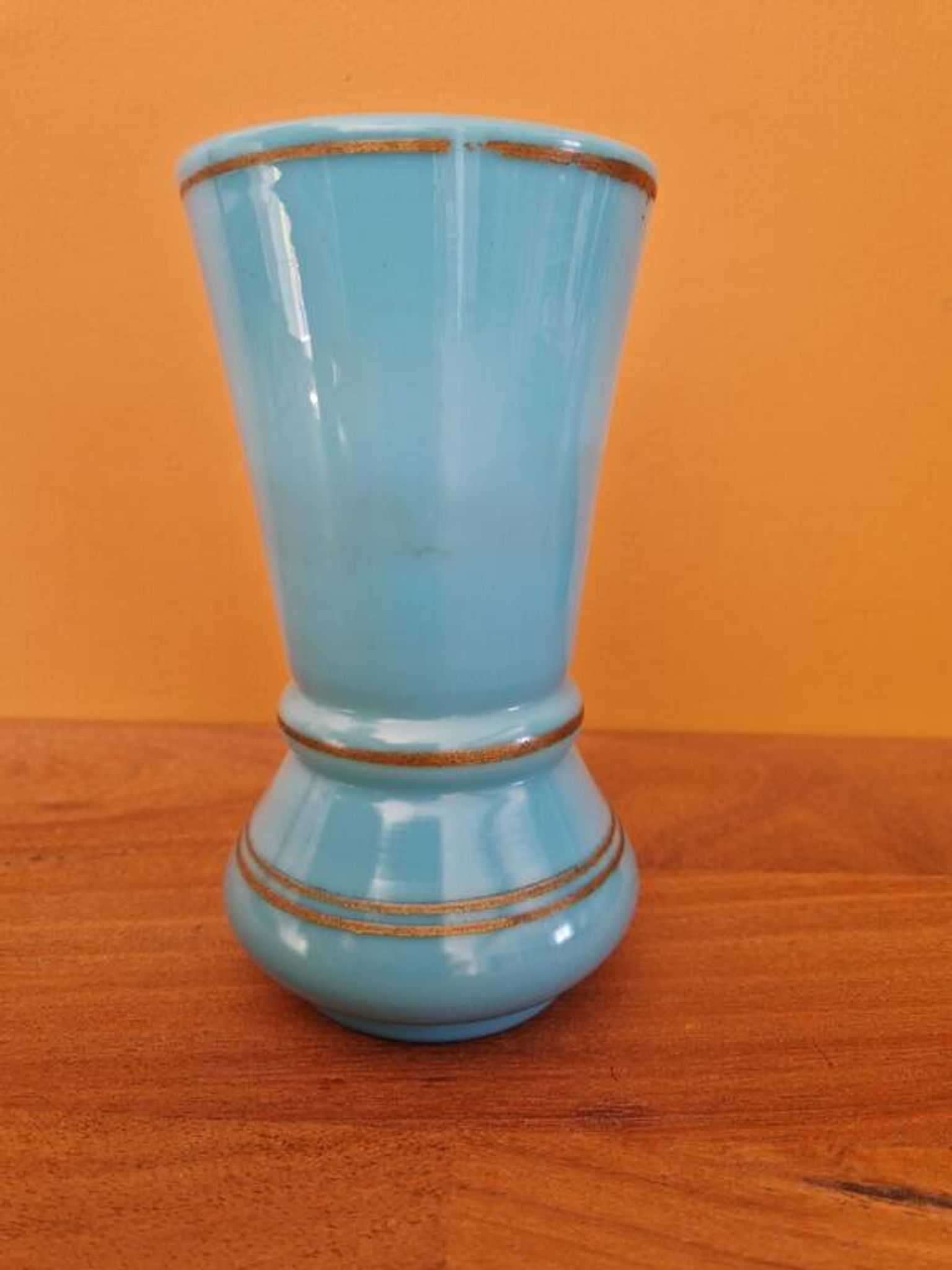 Vase en opaline bleue à décor de fleurs, époque Napoléon III