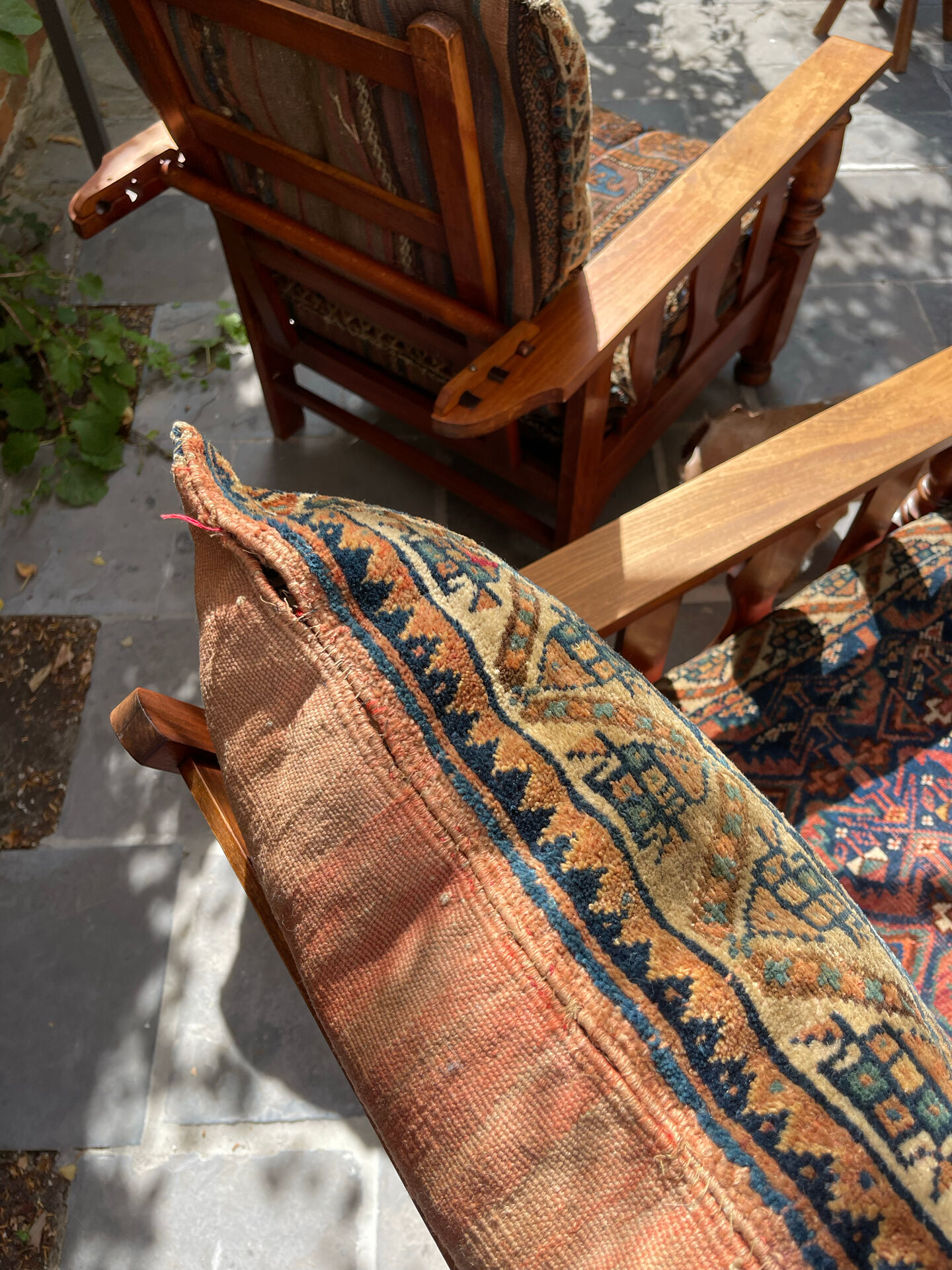 2 Armchairs with 2 Persian cushions
