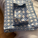 Tablecloth + napkins