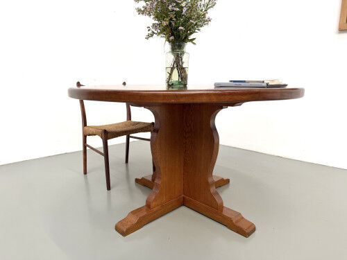 Brutalist round table in solid oak, 1960s.