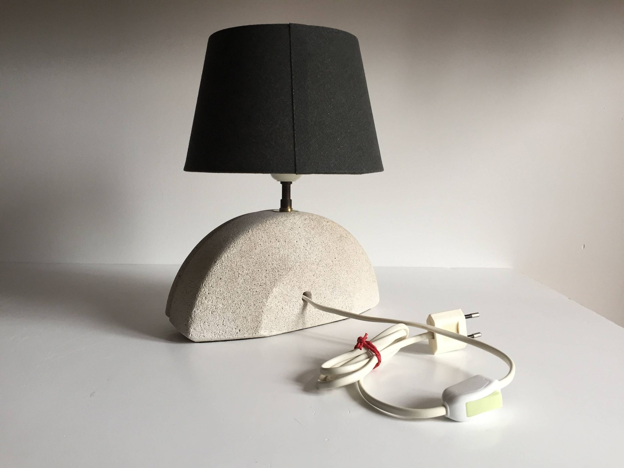 Lampe béton cellulaire façon Albert Tormos