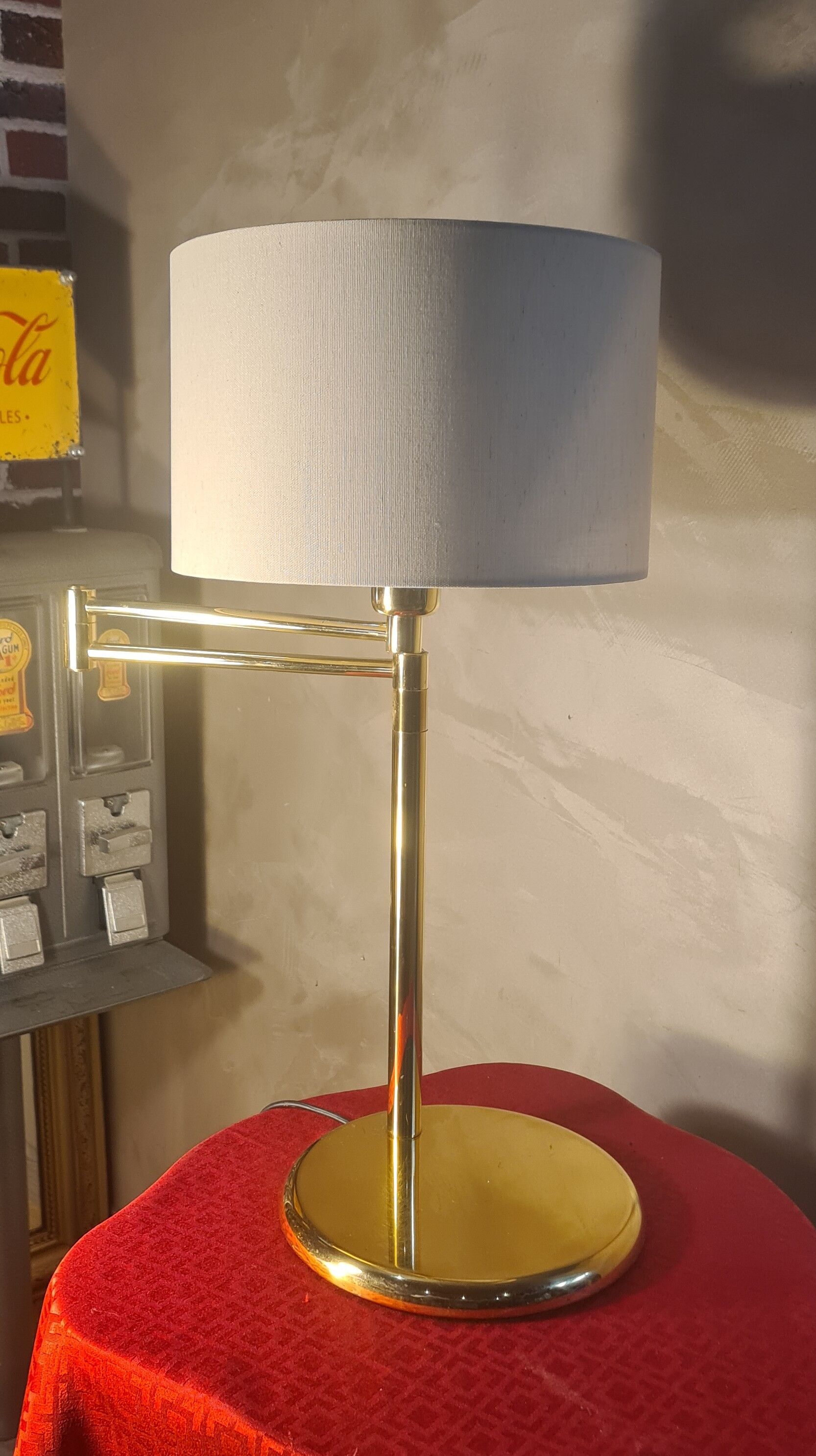 modular table lamp in a chic and timeless style 56x36. It is made up of