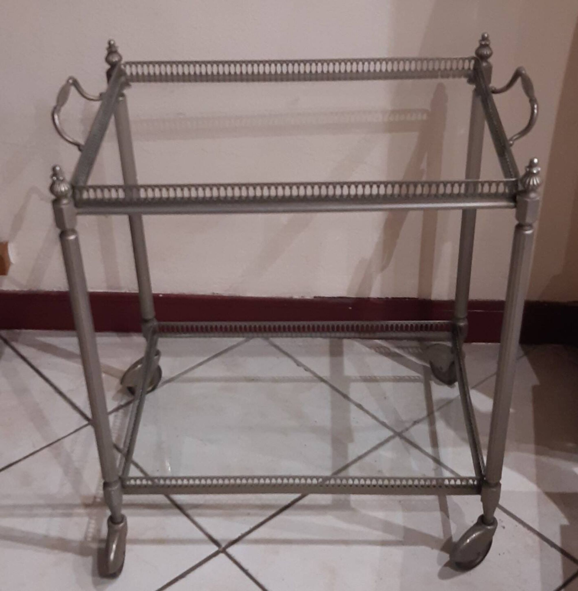 Desserte roulante en laiton argenté