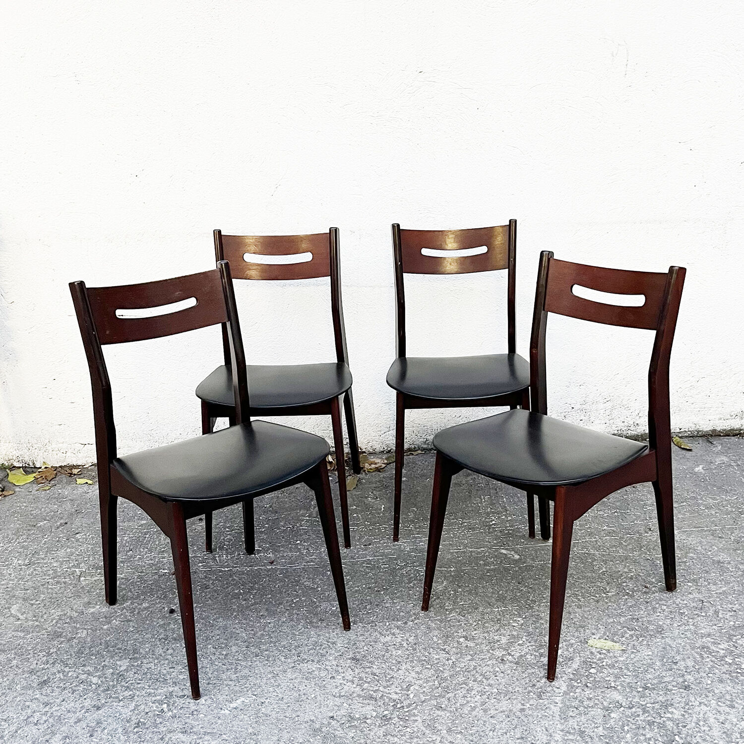 Series of 4 Scandinavian chairs