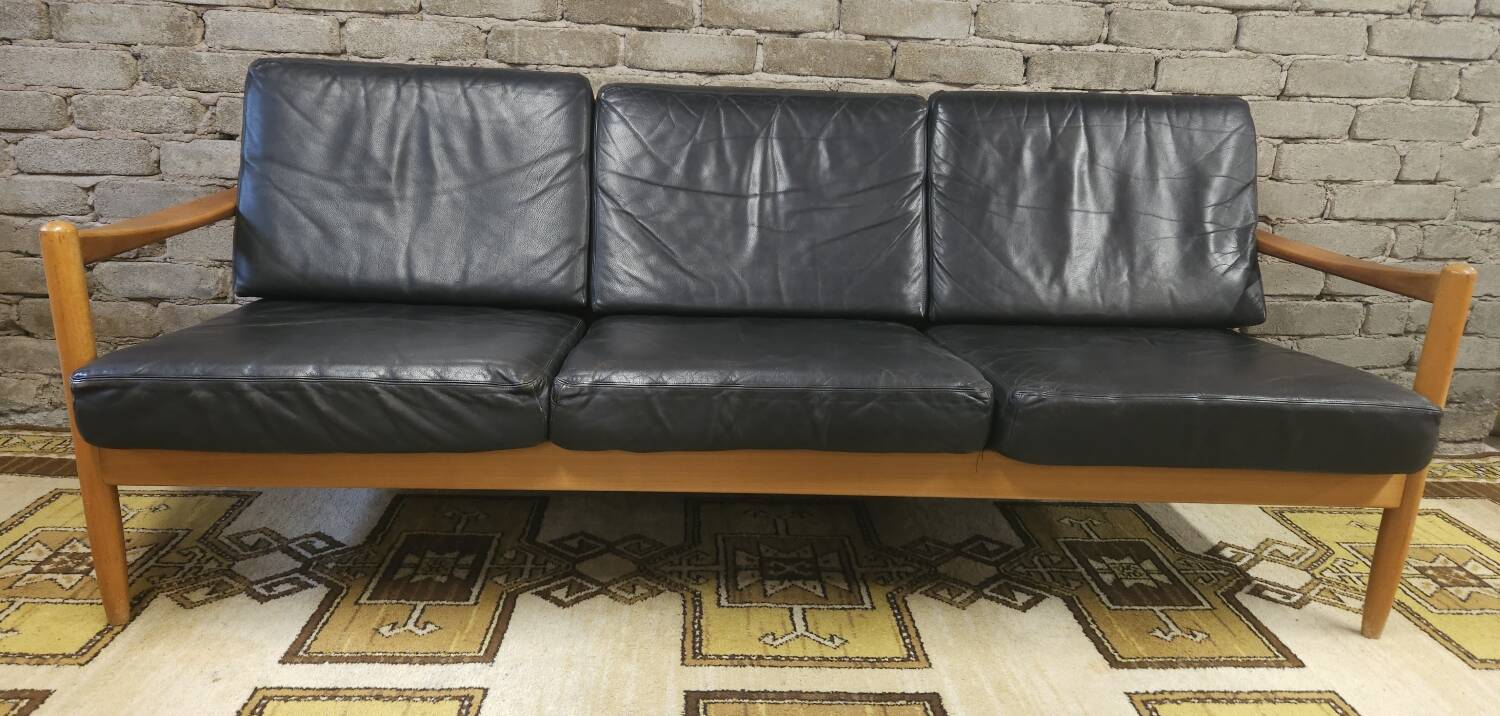 Scandinavian 3-seater black leather sofa from the 1970s