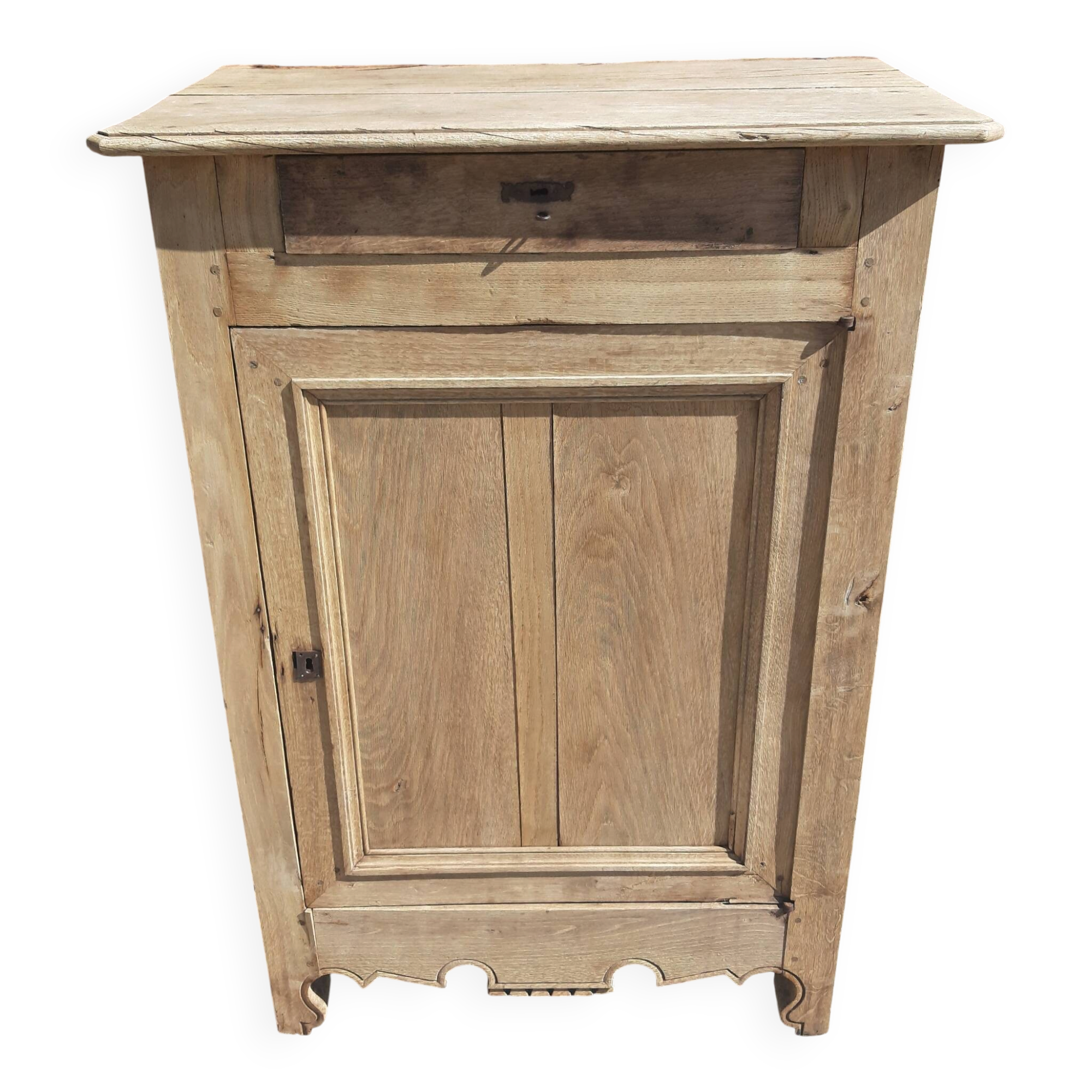 Confiturier or sideboard.