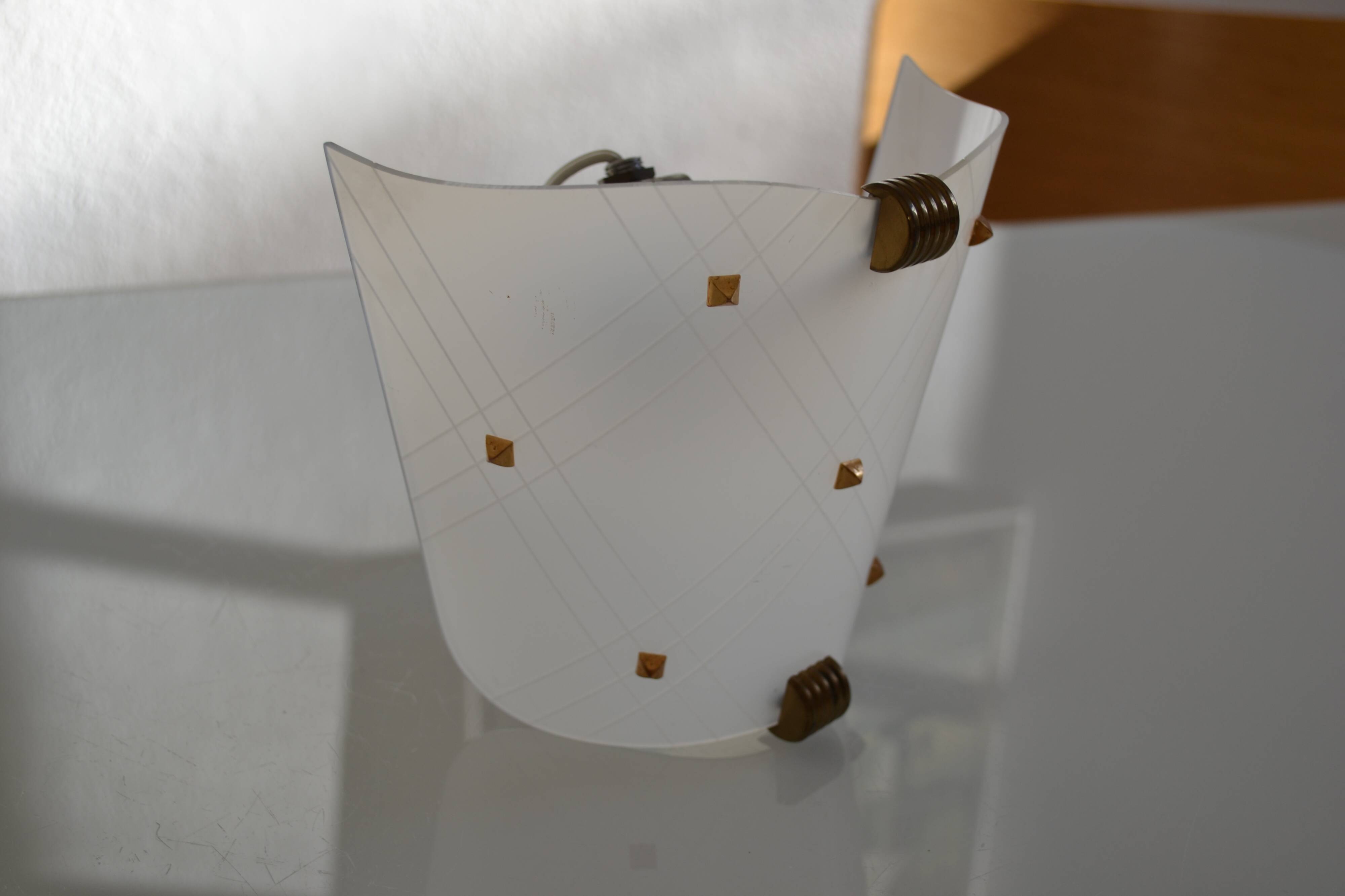 Vintage 1950 wall light in perspex and brass