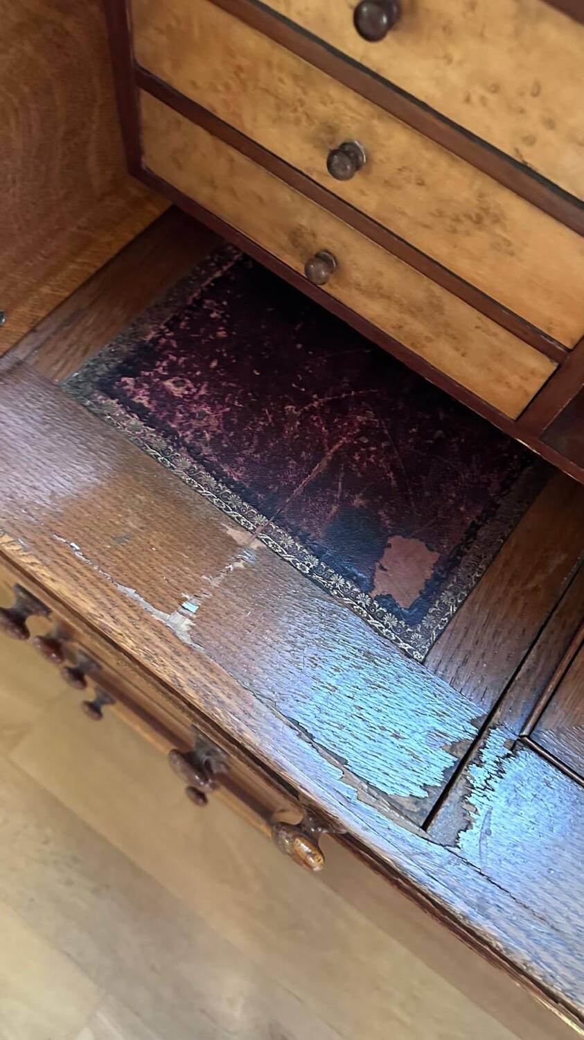 Beautiful vintage 20th-century American cylinder desk and its chair.