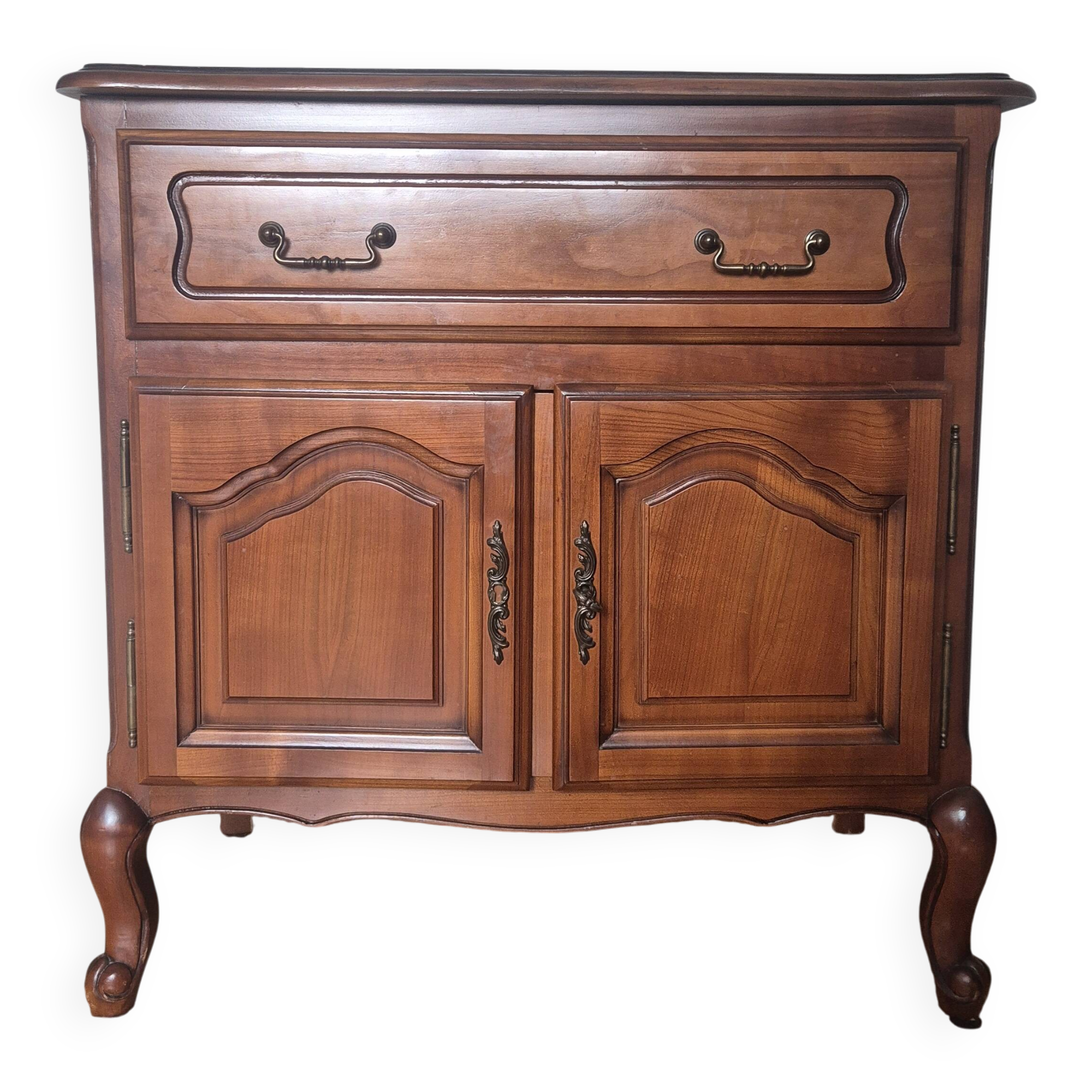 Classic style TV unit with sliding shelf