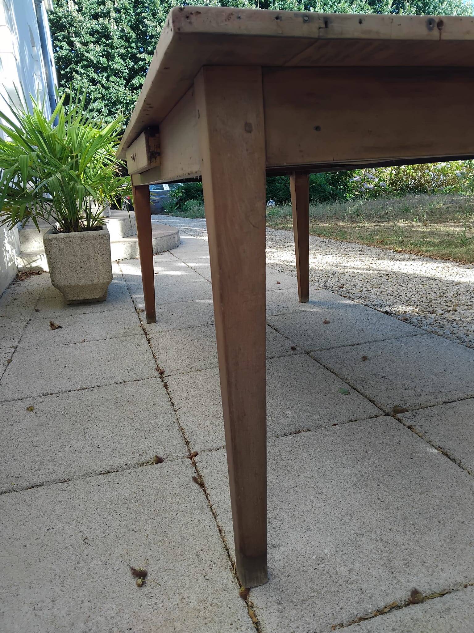 Farm table