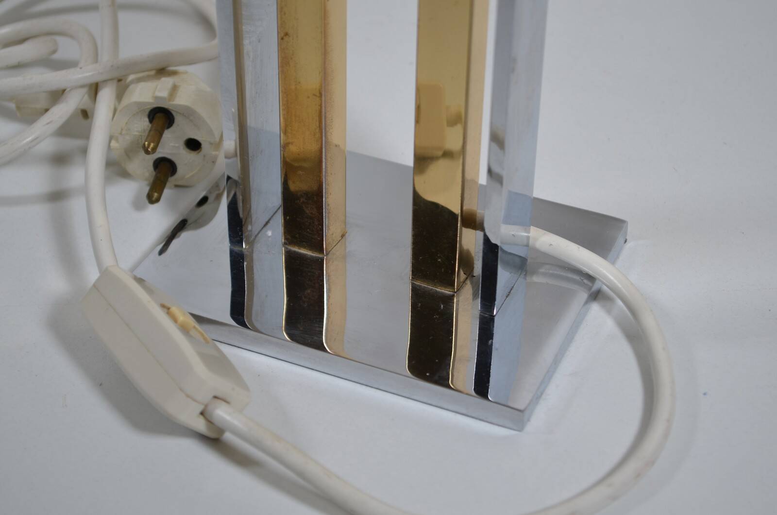 France 1970s - Vintage lamp with a chrome base and shade featuring Asian decor.