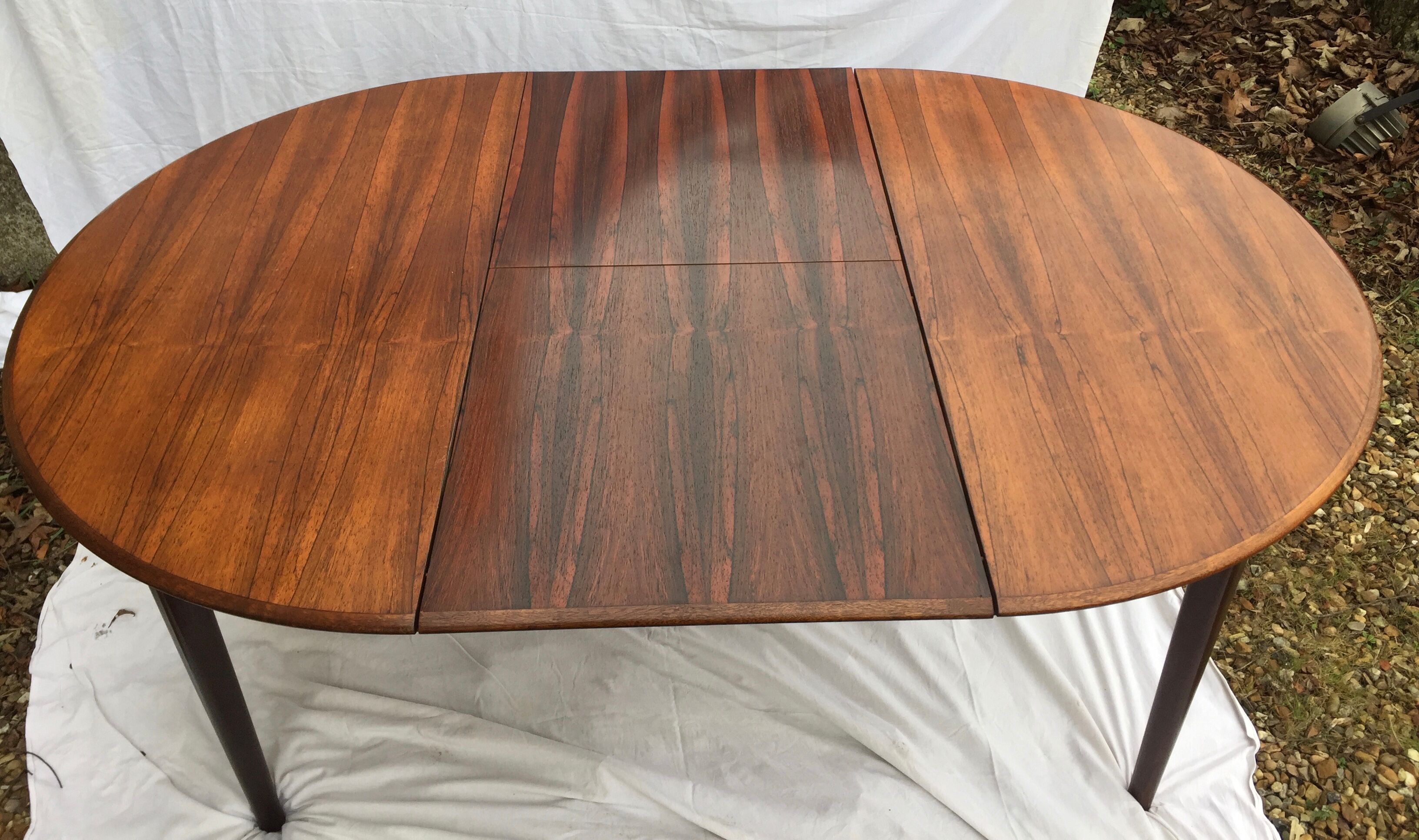 Scandinavian round table with extension