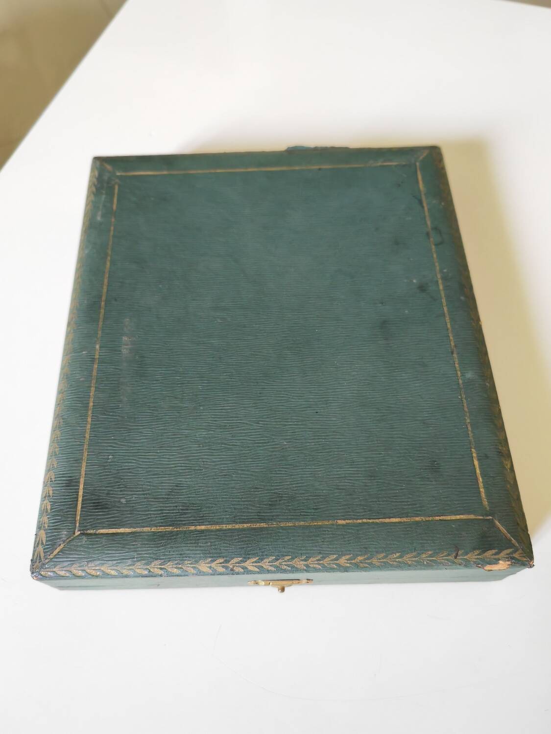 Cutlery box for sweet treats