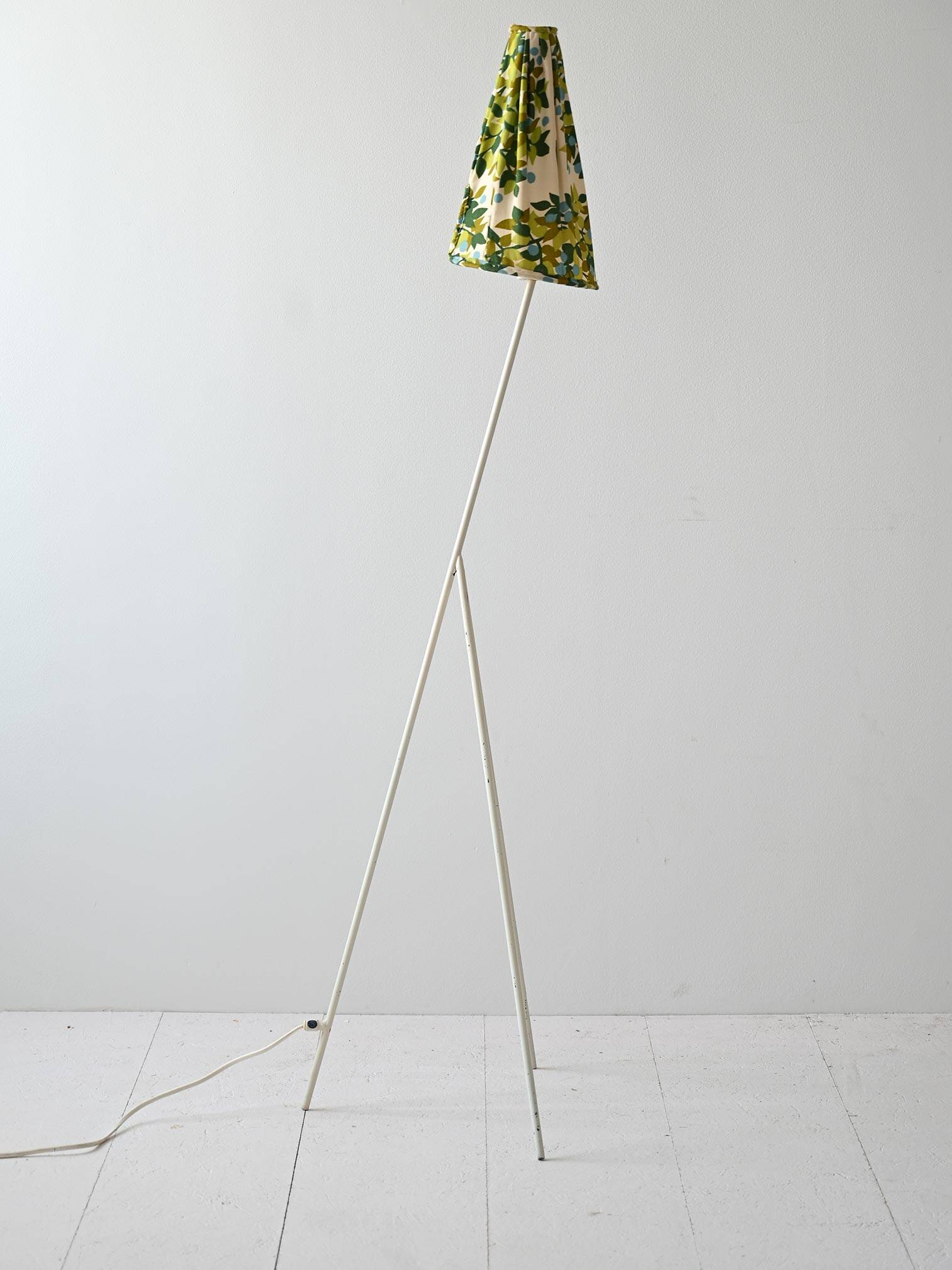 Lampadaire tripode vintage en métal blanc