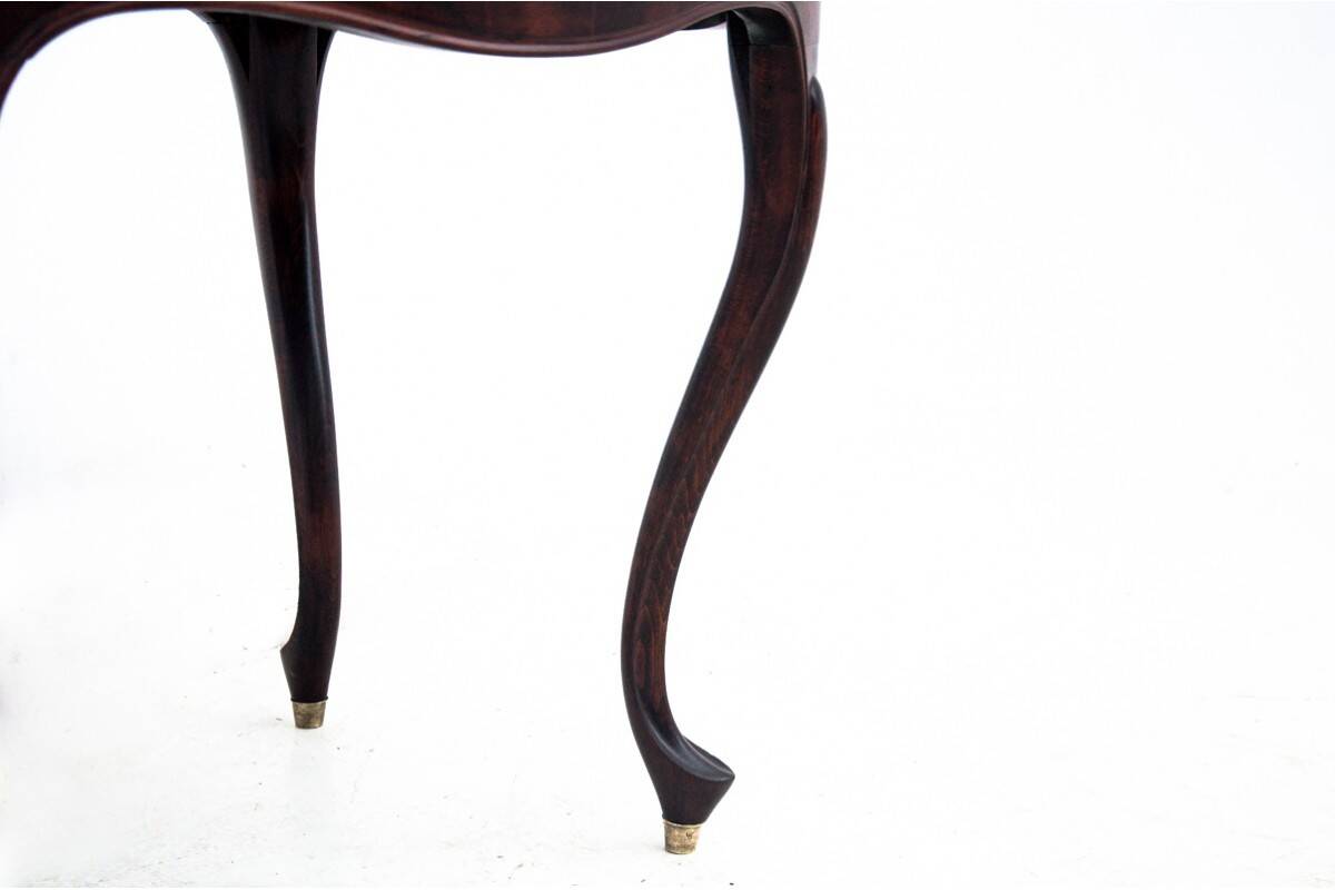 Table et 4 chaises en bois et tissu, Europe du Nord vers 1870