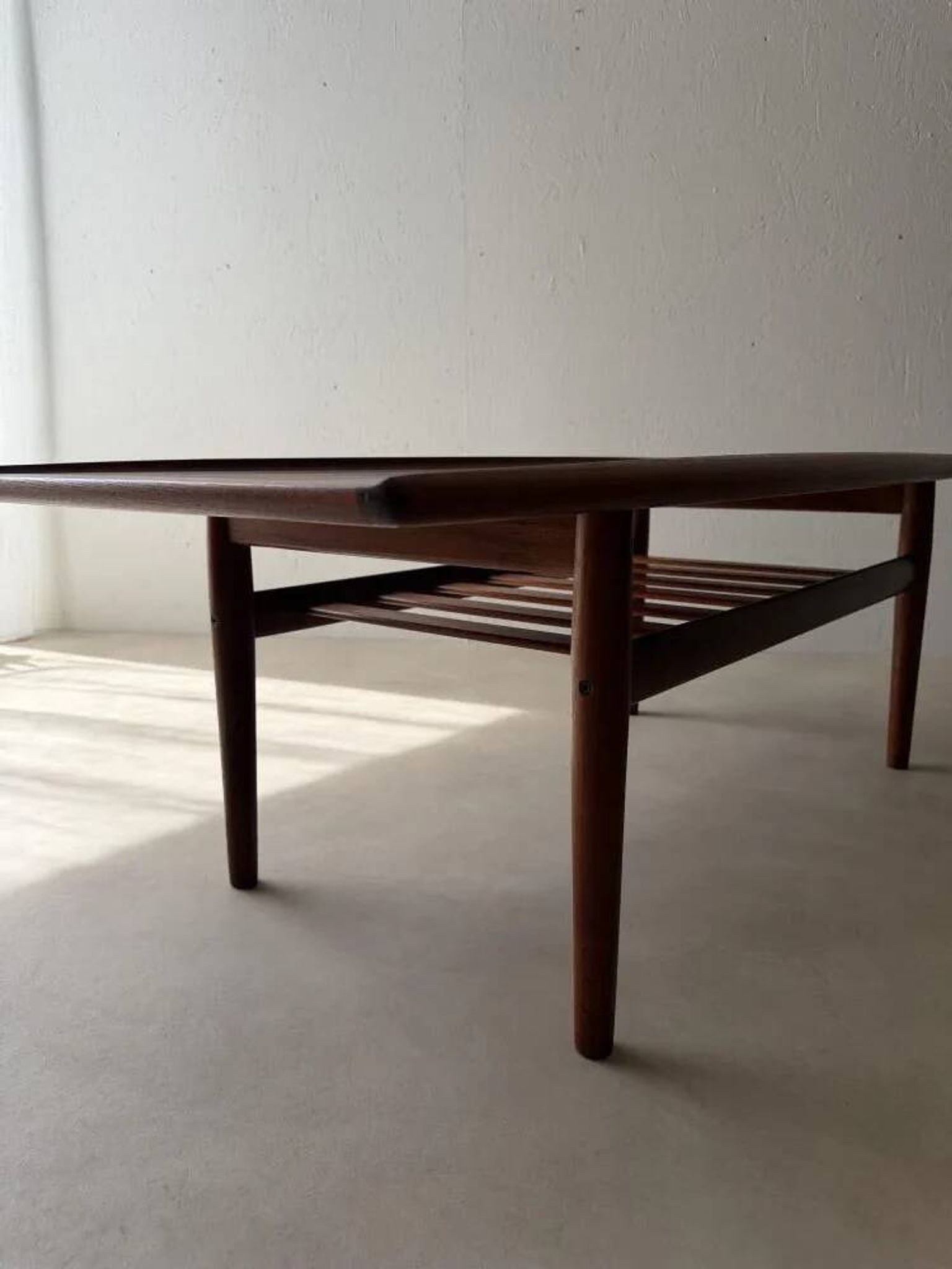 Table basse en teck Grete Jalk Glostrup Møbelfabrik années 1960