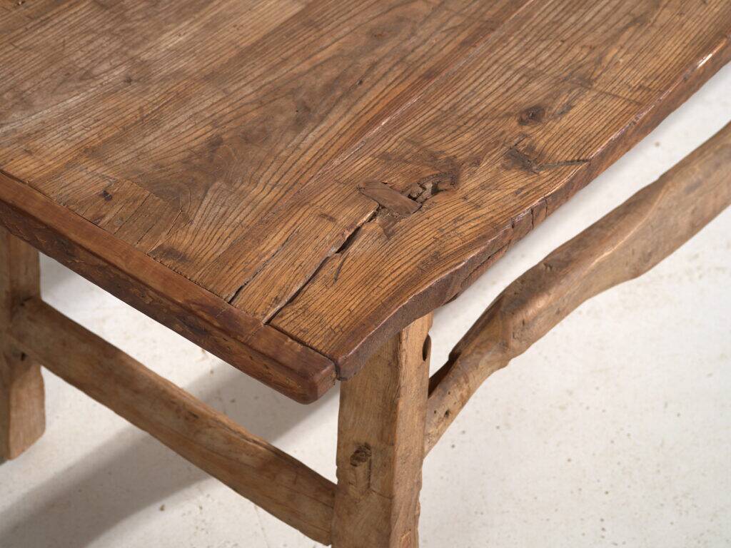 Table basse ancienne en bois de pin – Chine, circa 1930