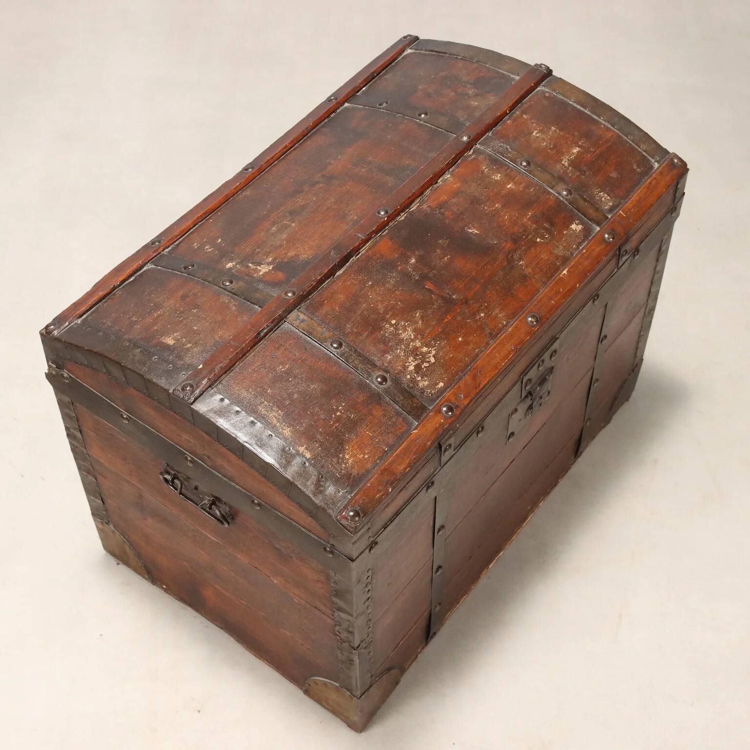 Antique chest in stained oak and iron, Italy, 19th century.