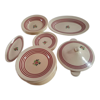 lot service vaisselles de gien beige avec rayures rouge bordeaux et dessin fleurs au centre, en faie