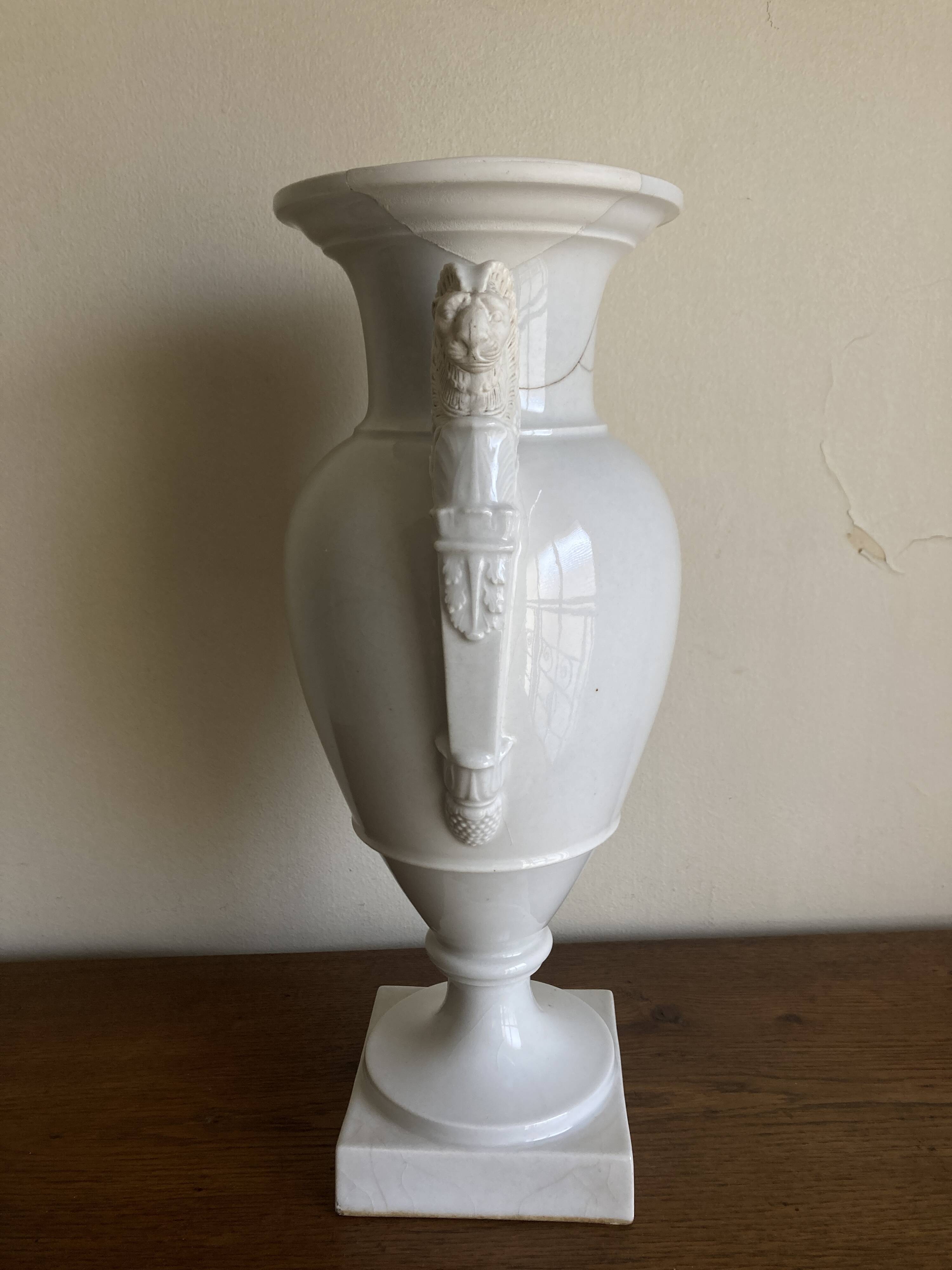 XXL white lion head neo-classical amphora vase from the Empire Consulate.