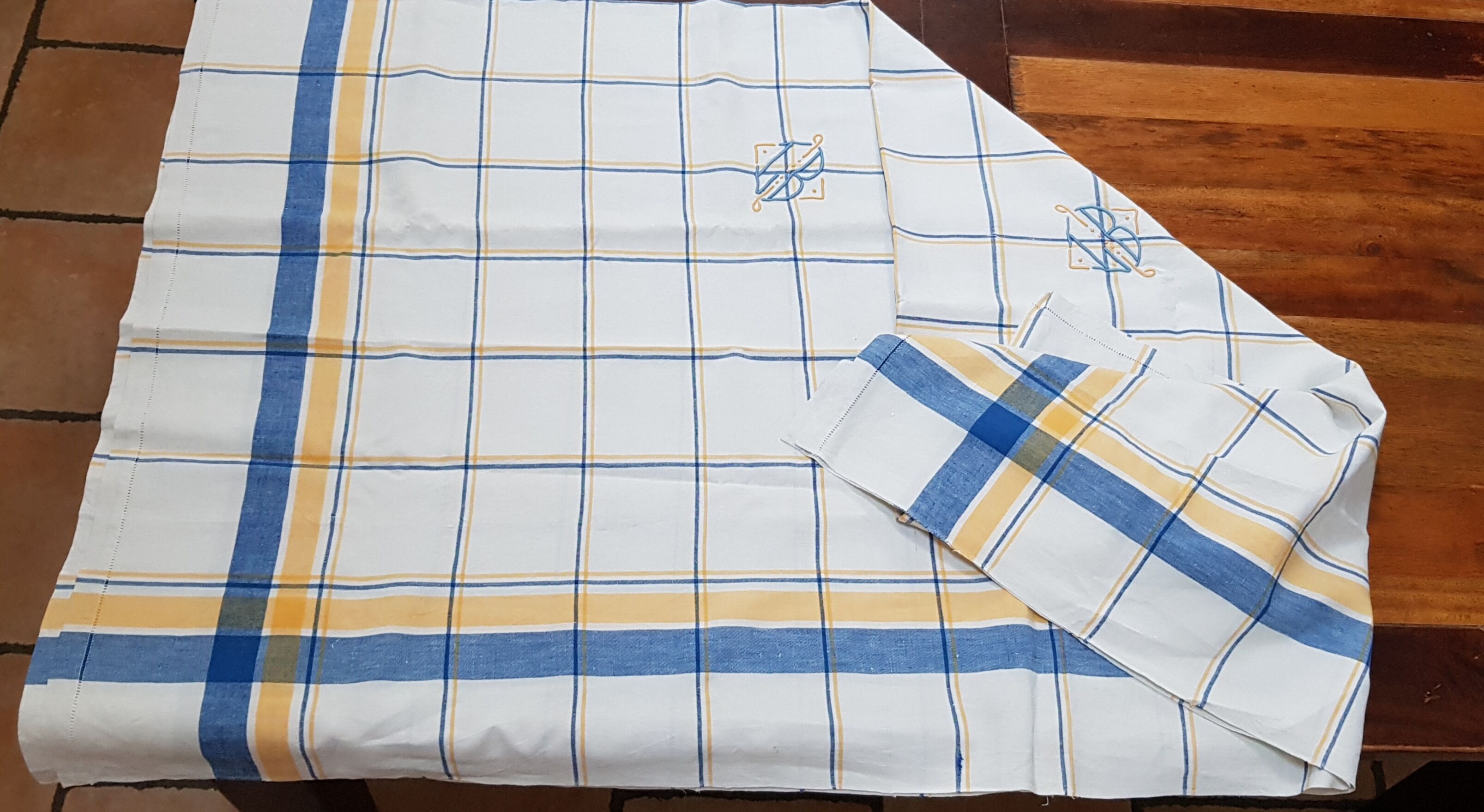 Pure cotton tablecloth and 12 napkins
