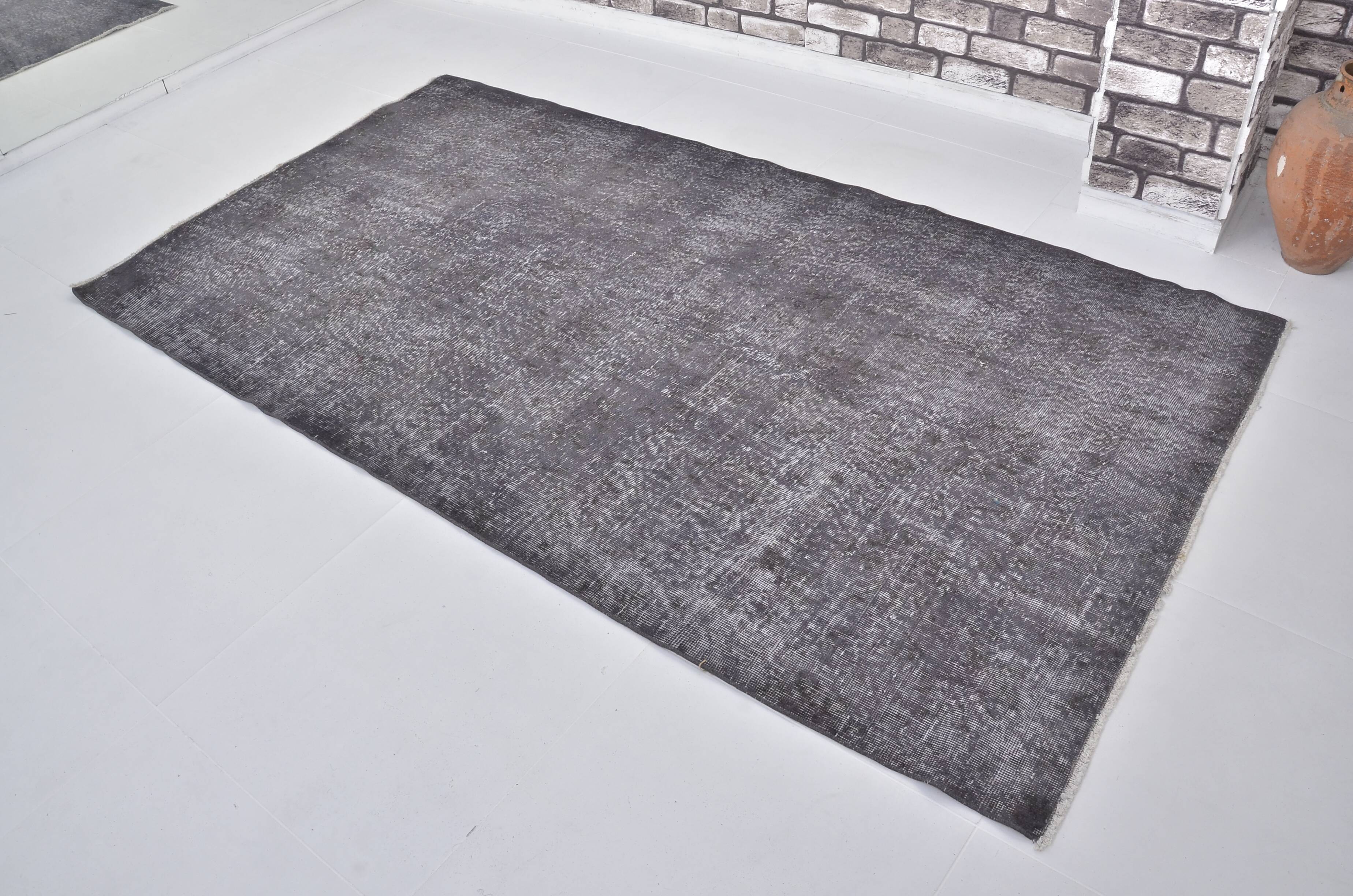 Tapis en laine grise