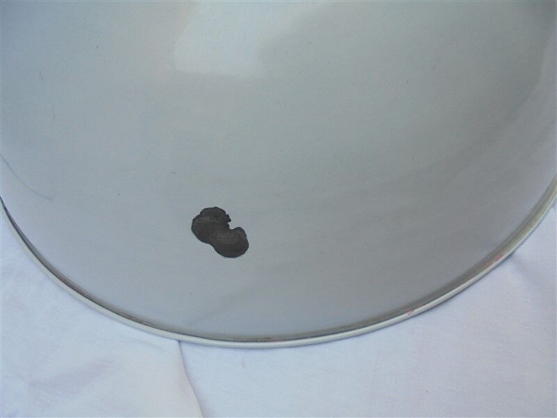 Enamelled sheet metal pendant light