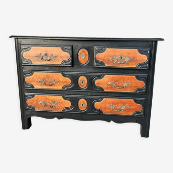Parisian chest of drawers of the eighteenth century