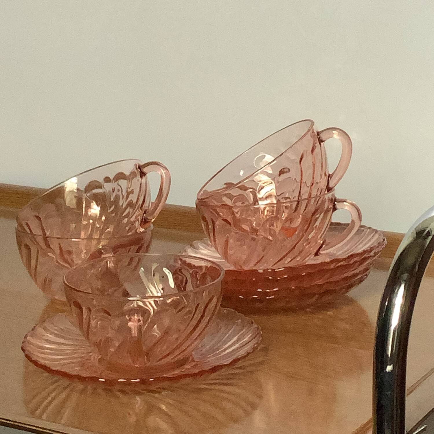 Set of 5 coffee cups + saucers – Rosaline Arcoroc pink glass – 1970s