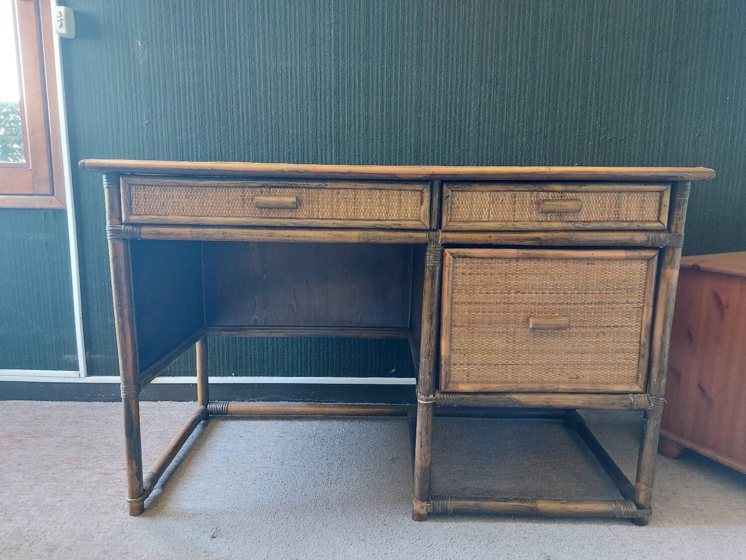 Many libraries and rattan desks.