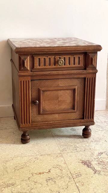 Table de chevet ancienne en bois et marbre