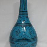 Vase en céramique islamique à fond turquoise