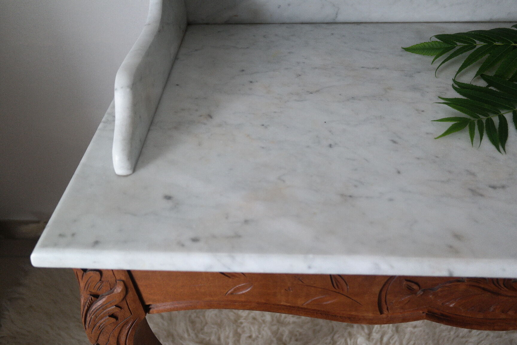 Louis XV-style toilet table in walnut and marble