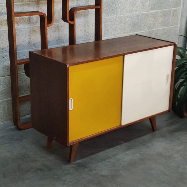 Buffet Commode U 452 jaune par Jiri Jiroutek pour Interier Praha 1960